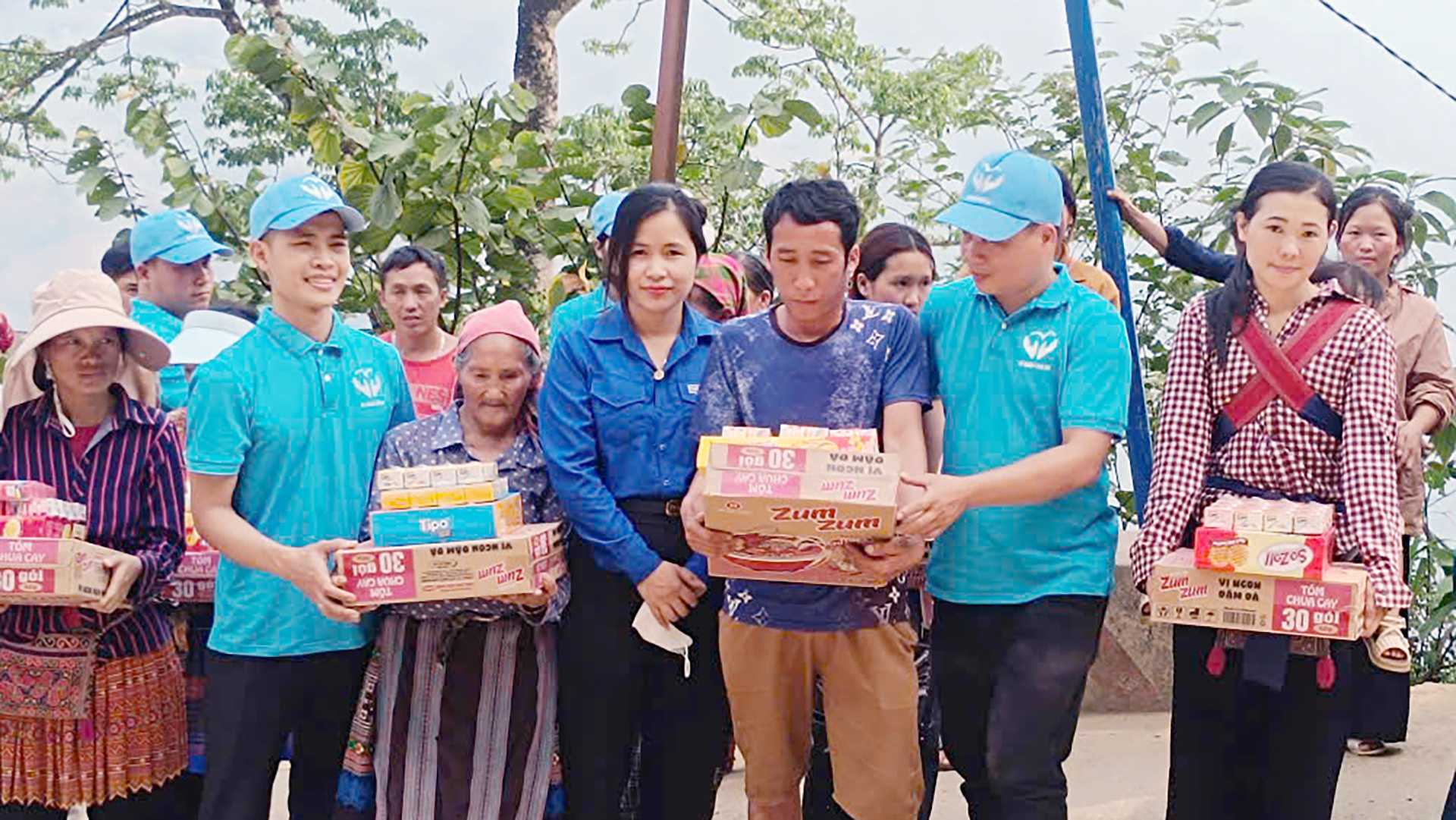 thiện nguyện T&acirc;m an tặng qu&agrave; (12).jpg