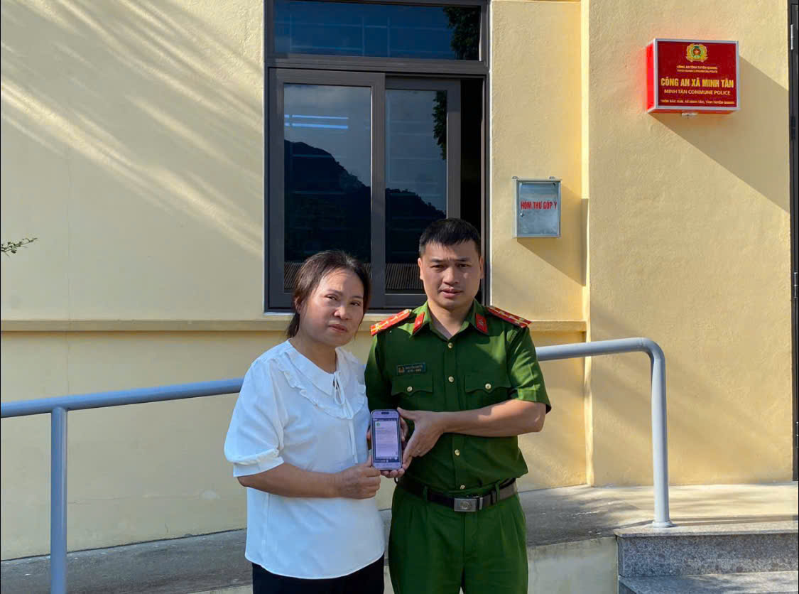 CÔNG AN XÃ MINH TÂN KỊP THỜI HỖ TRỢ NGƯỜI DÂN NHẬN LẠI TIỀN CHUYỂN KHOẢN NHẦM