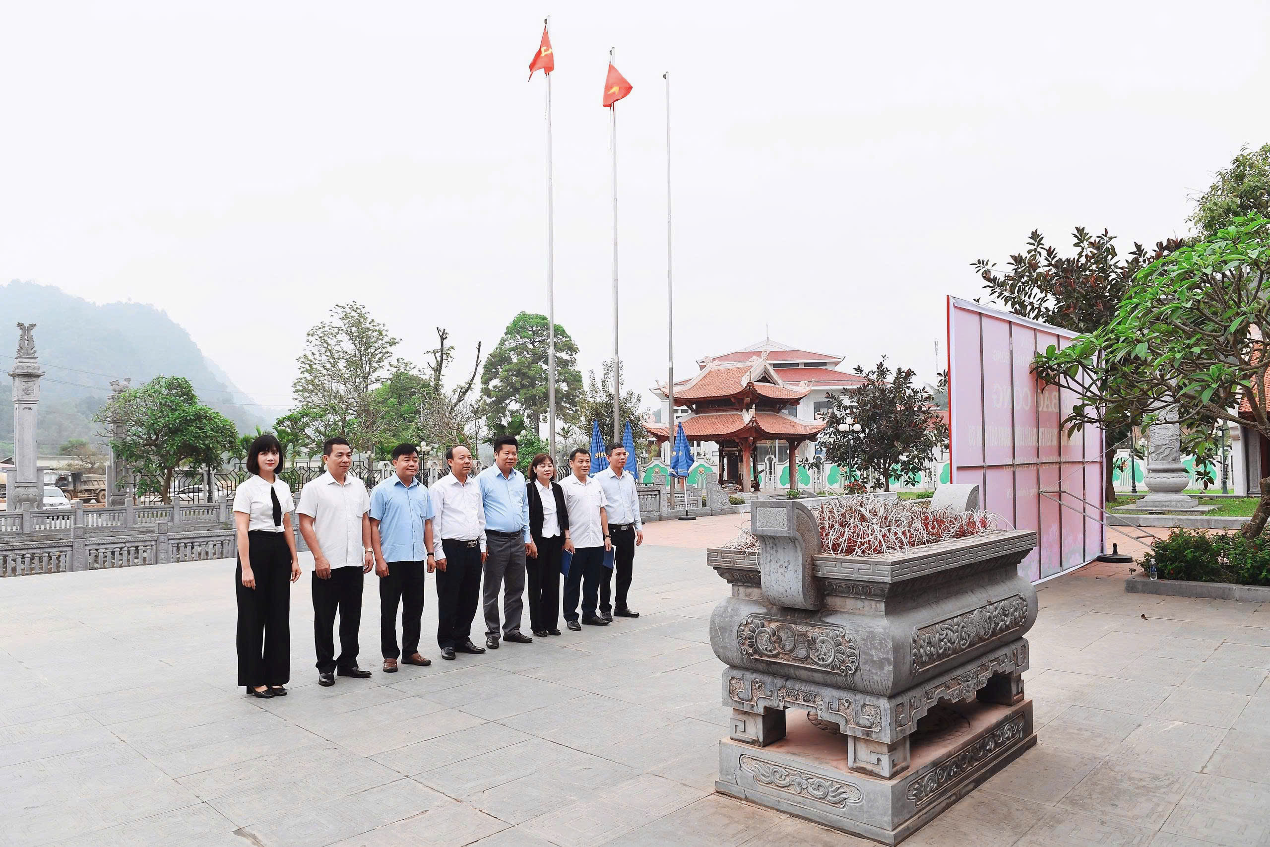 Đoàn đại biểu Thanh tra tỉnh Tuyên Quang dâng hương tưởng niệm 122 năm ngày sinh đồng chí Nguyễn Lương Bằng