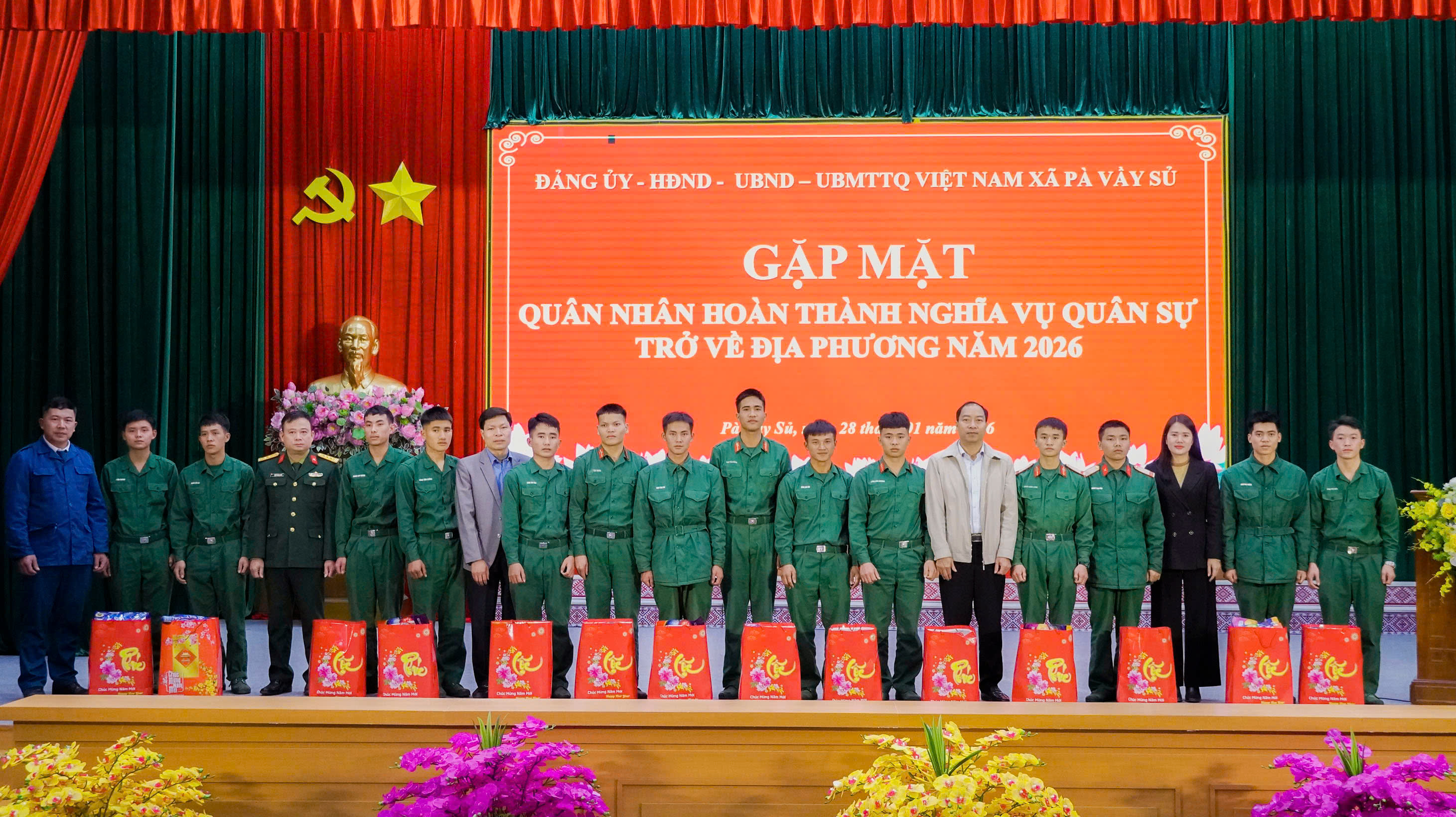 gặp mặt đ&oacute;n qu&acirc;n nh&acirc;n (4).jpg