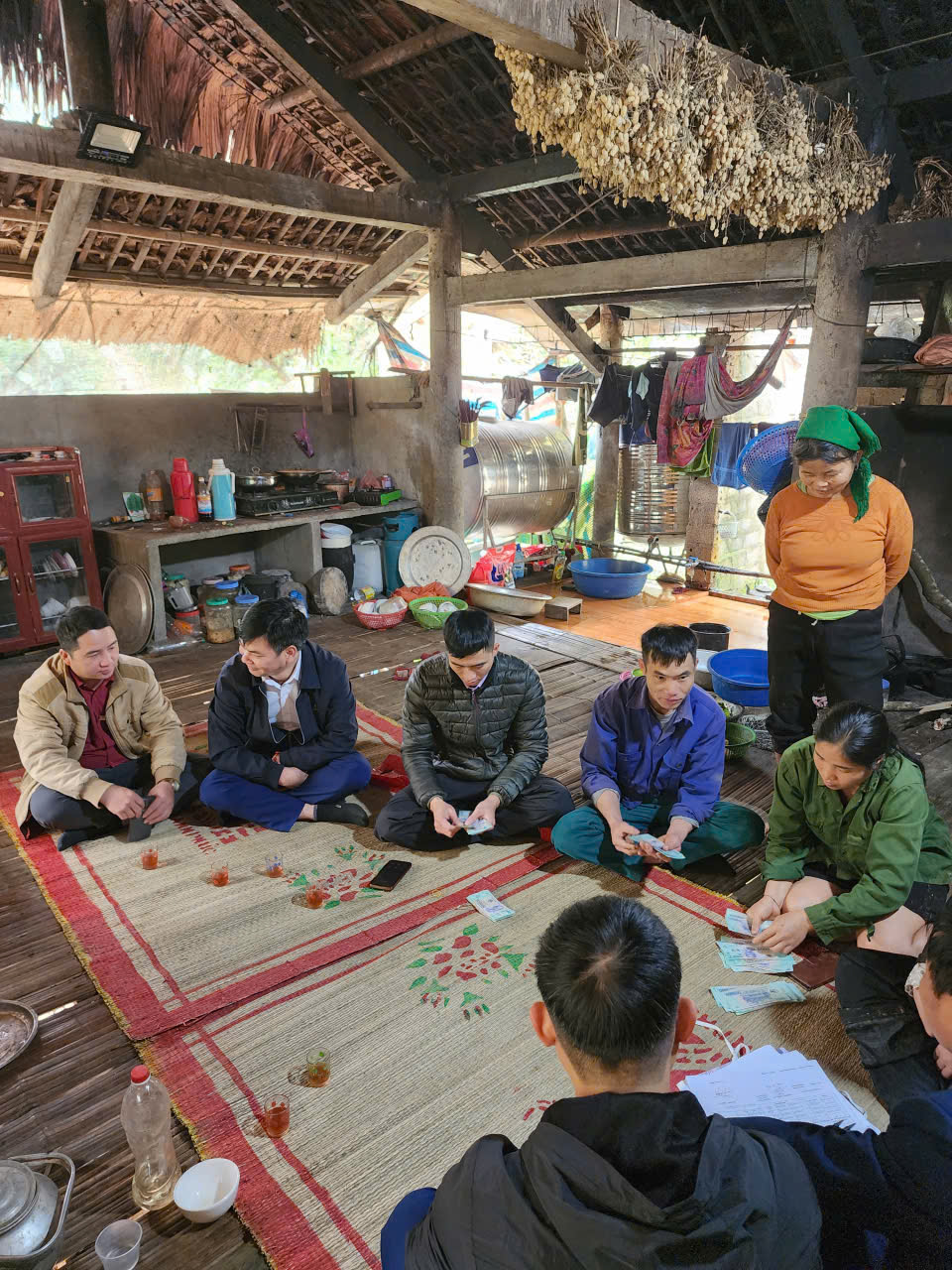 Xã Tiên Yên Giải ngân dự án hỗ trợ phát triển sản xuất sinh kế cộng đồng chăn nuôi trâu sinh sản