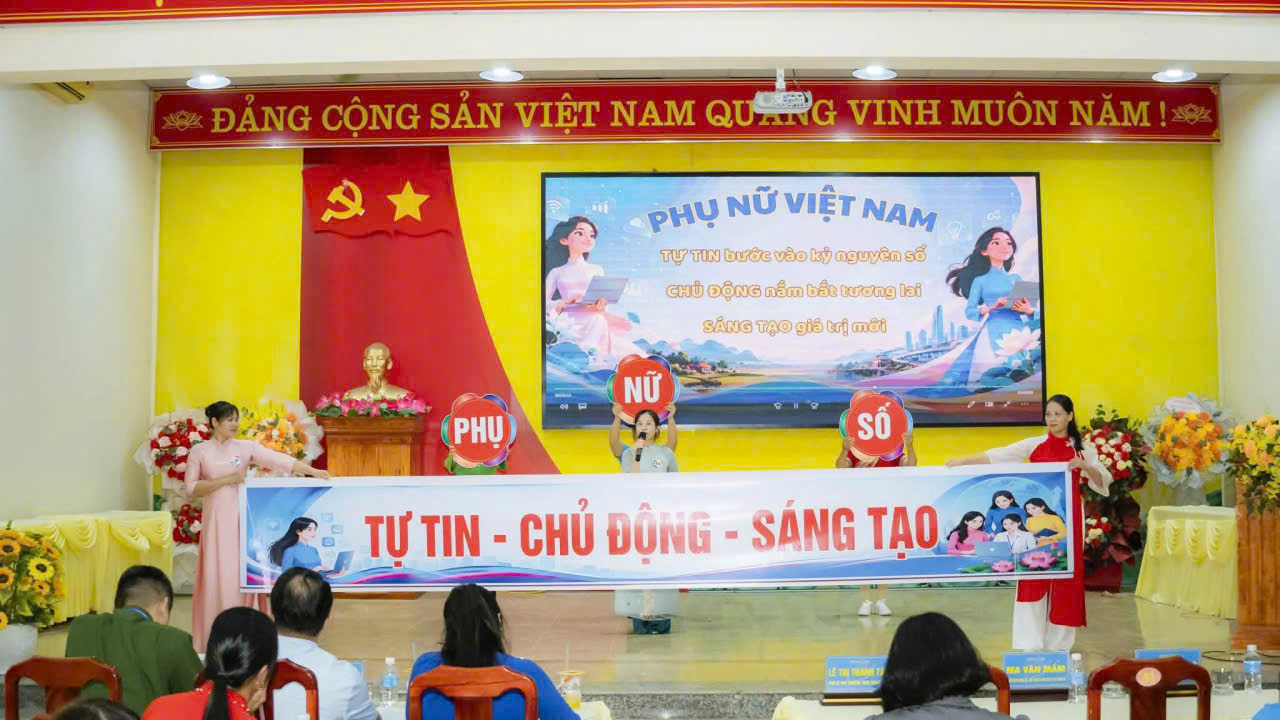  "BÌNH DÂN HỌC VỤ SỐ" - MỞ RỘNG CƠ HỘI PHÁT TRIỂN CHO PHỤ NỮ TRONG KỶ NGUYÊN MỚI 