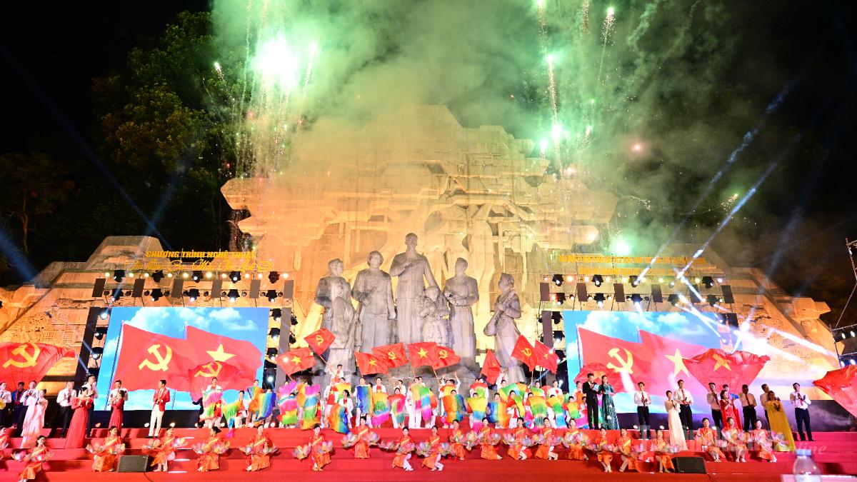 Chương trình nghệ thuật "Bản hùng ca - Mùa thu lịch sử" trên đất Tuyên Quang