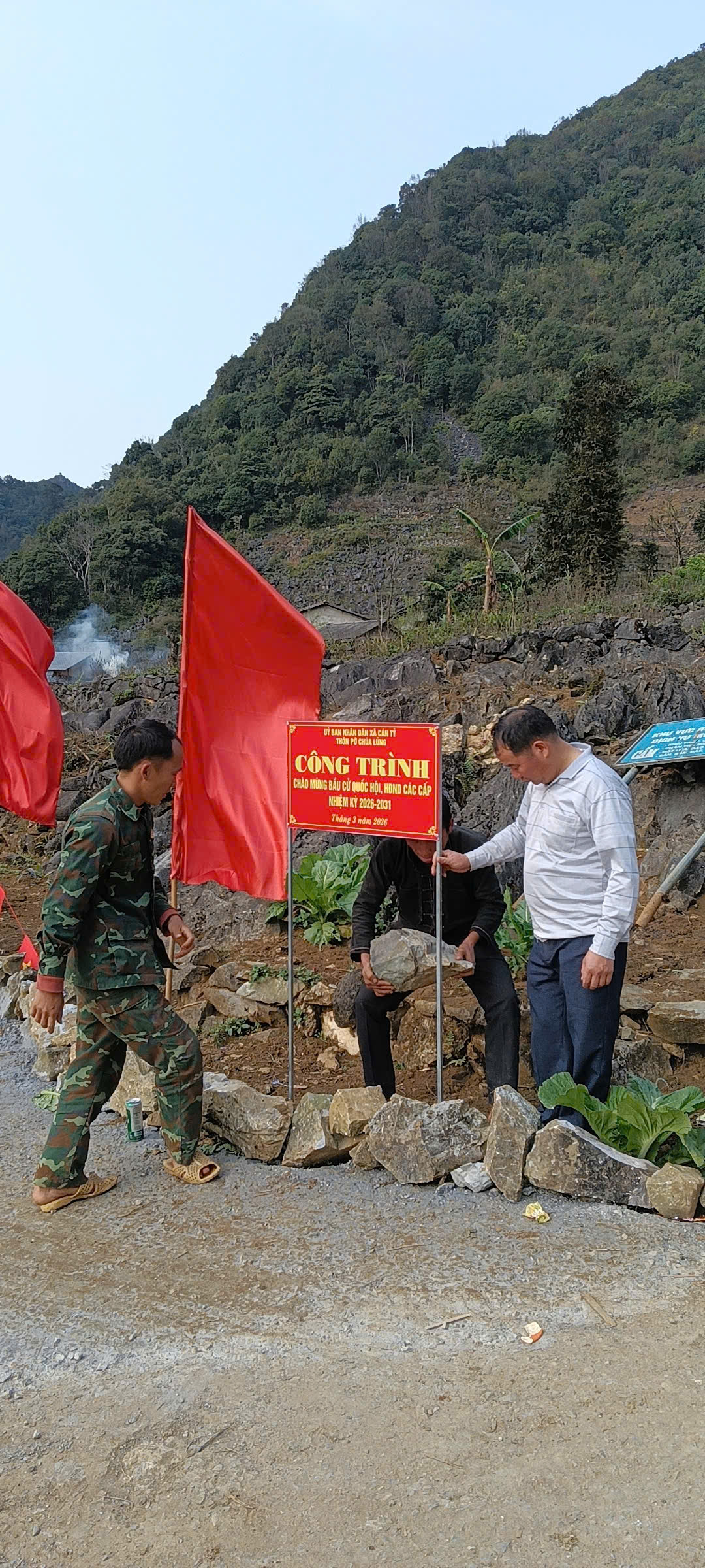 CÔNG AN XÃ, PHÒNG KINH TẾ XÃ CÁN TỶ PHỐI HỢP NHÓM THIỆN TÂM AN, CÁC CÁ NHÂN MẠNH THƯỜNG QUÂN NGUYỄN THỊ HOA, ĐỖ TUẤN LINH ĐỒNG HÀNH HỖ TRỢ XI MĂNG LÀM ĐƯỜNG GIAO THÔNG NÔNG THÔN CHÀO MỪNG BẦU CỬ ĐẠI BIỂU QUỐC HỘI, BẦU CỬ ĐẠI BIỂU HỘI ĐỒNG NHÂN DÂN CÁC CẤP NHIỆM KỲ 2026 – 2031