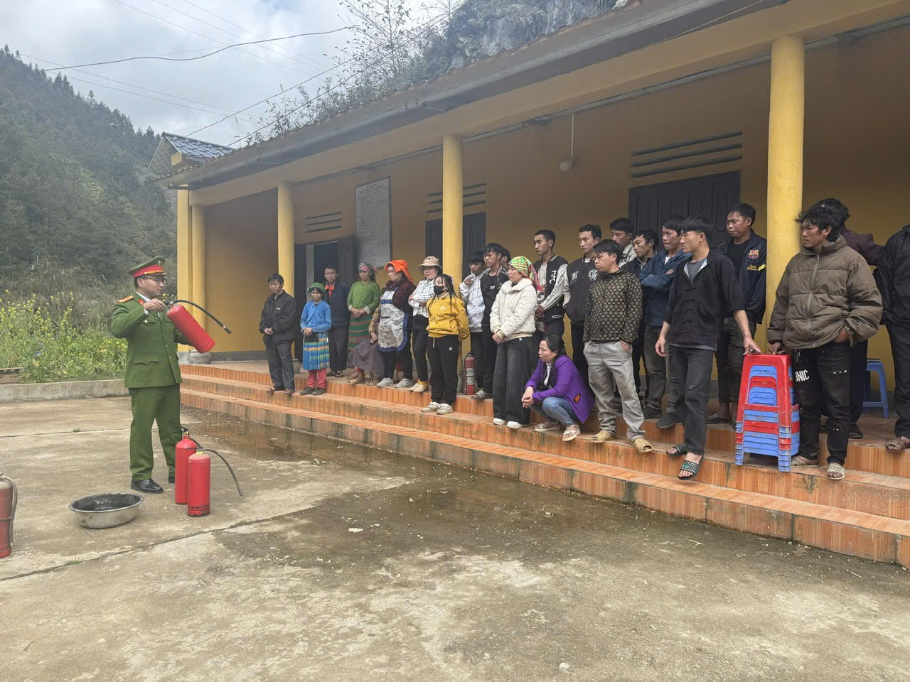 Công an xã Sơn Vĩ tuyên truyền phòng cháy, chữa cháy