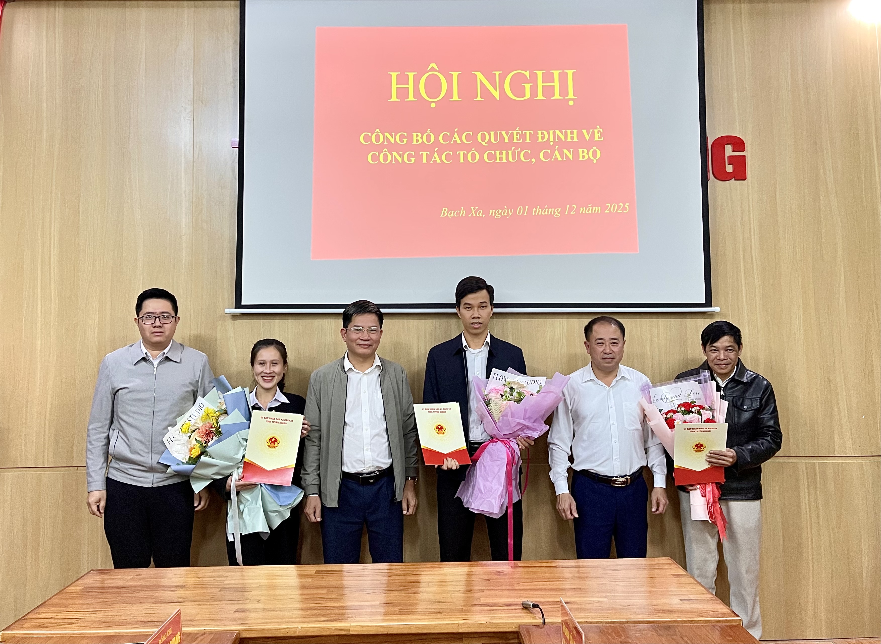 Hội nghị công bố Quyết định thành lập Trung tâm Dịch vụ công xã Bạch Xa.