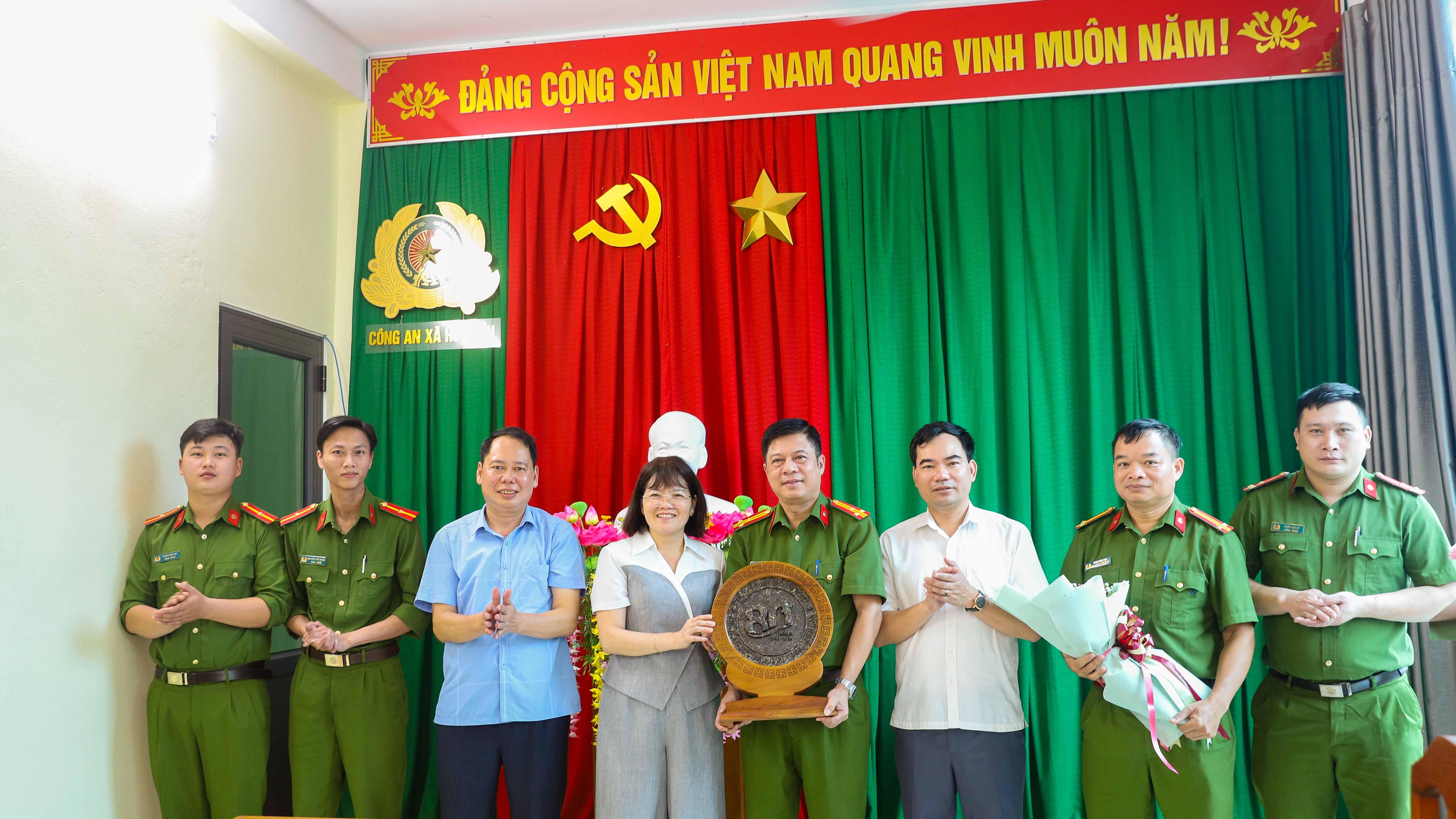 Gặp mặt kỷ niệm 81 năm Ngày truyền thống Công an nhân dân