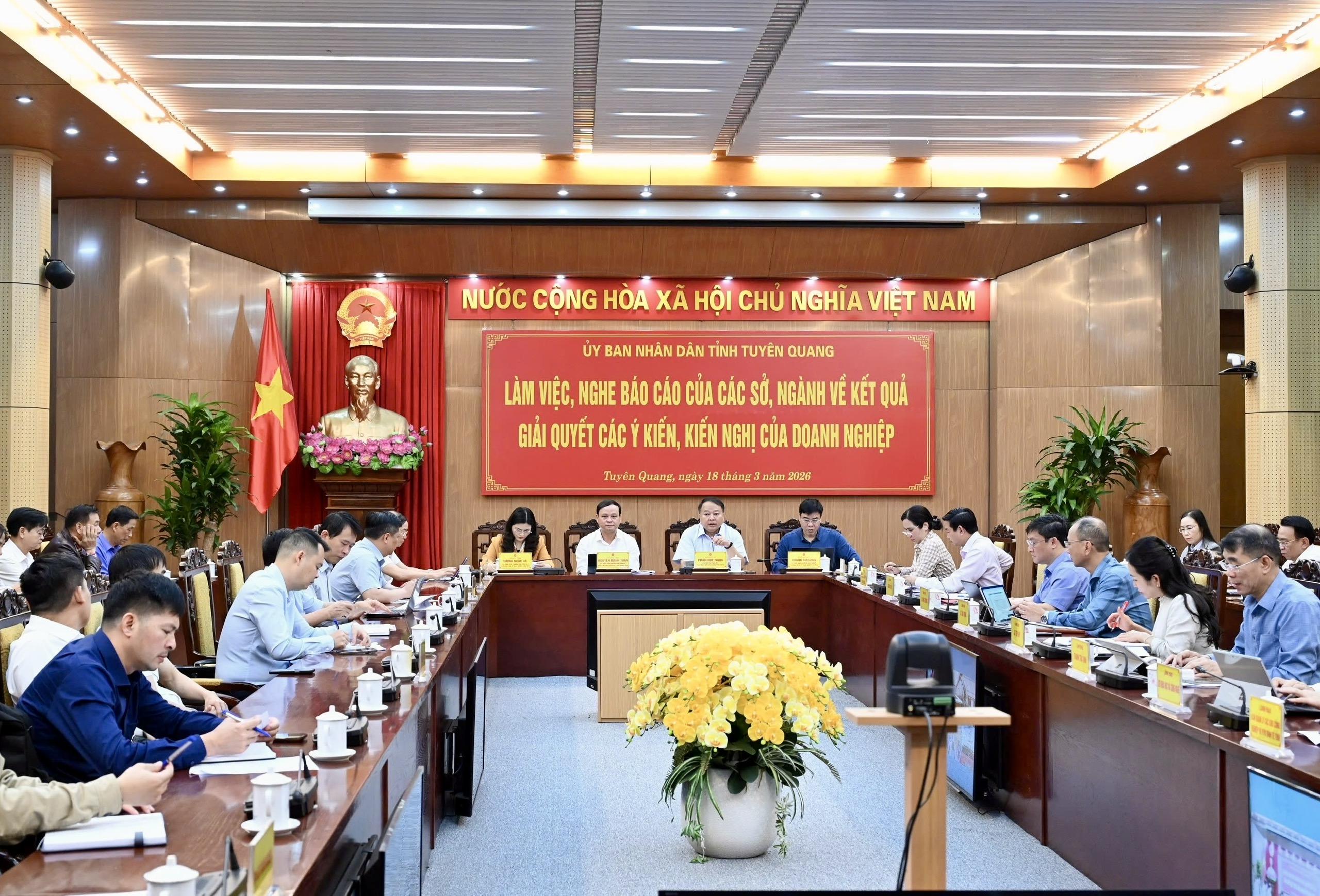 Quyết liệt tháo gỡ vướng mắc, đồng hành cùng doanh nghiệp phát triển