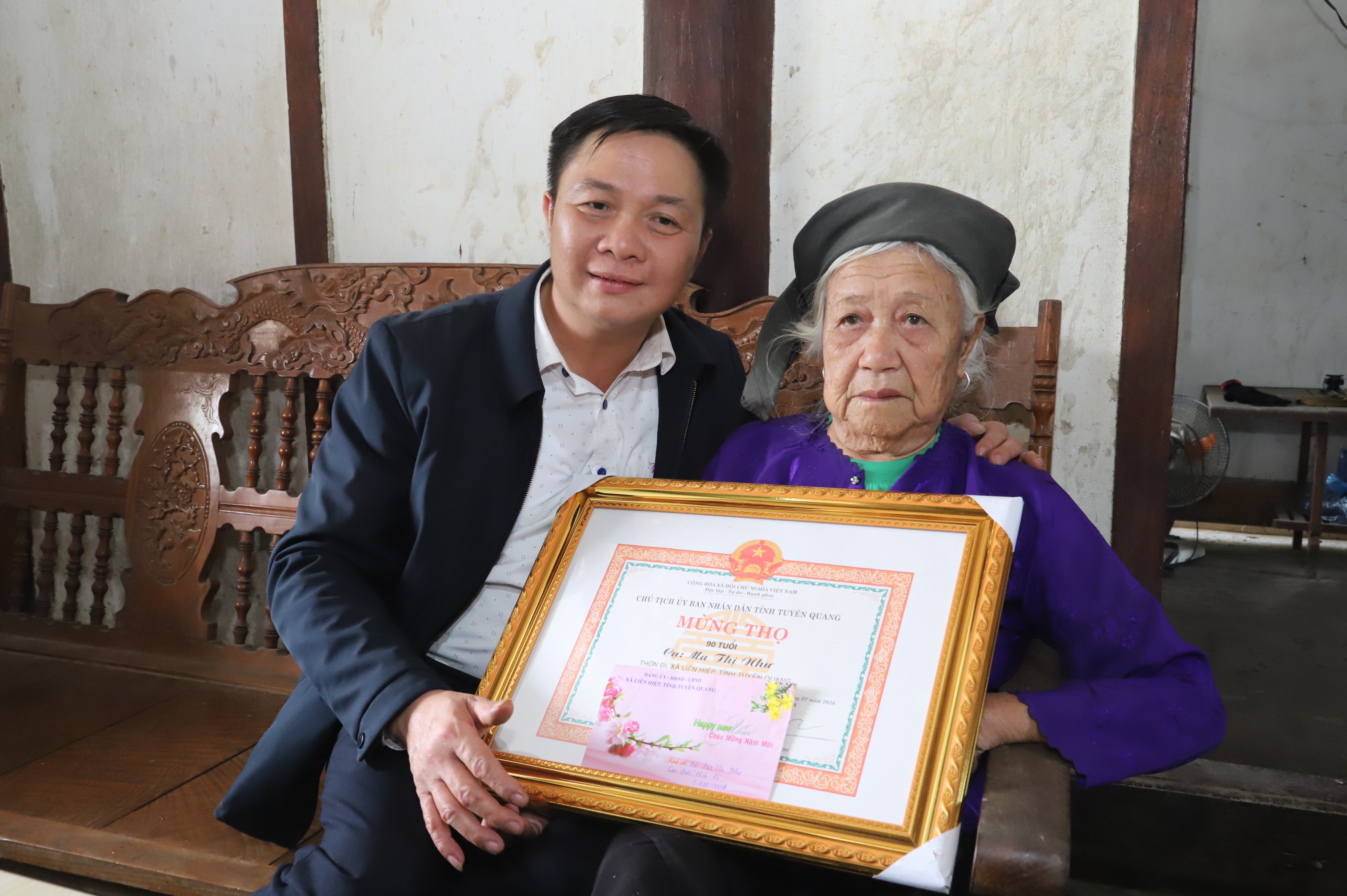 Phó Chủ tịch HĐND xã thăm hỏi, tặng quà chúc thọ người cao tuổi nhân dịp Tết Bính Ngọ 2026