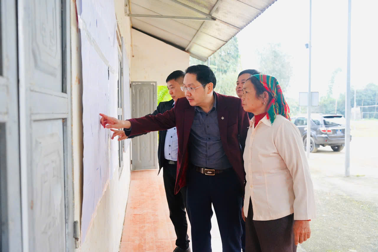          XÃ TÂN TRỊNH KIỂM TRA CÔNG TÁC CHUẨN BỊ BẦU CỬ