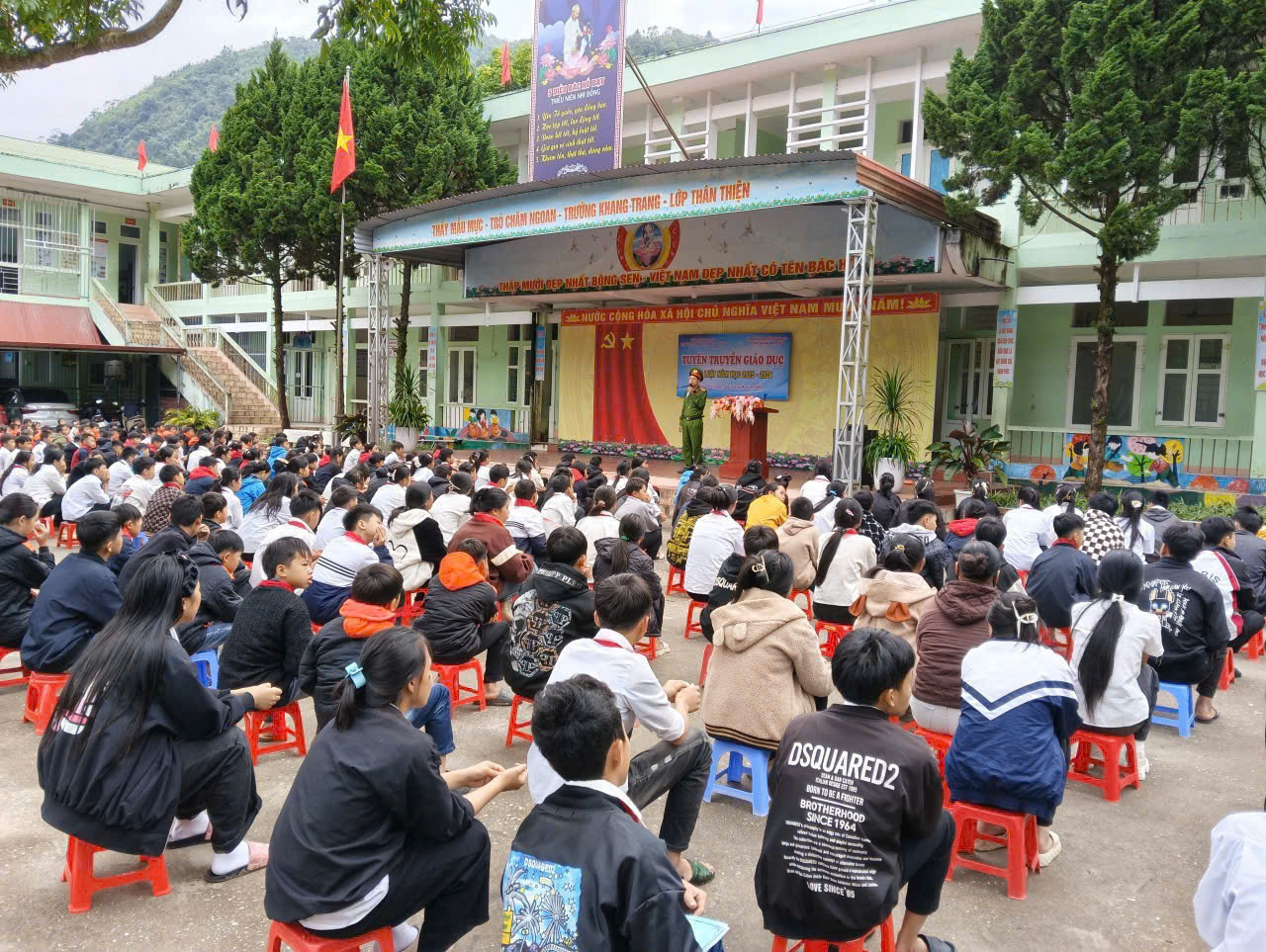 CÔNG AN XÃ LAO CHẢI: TUYÊN TRUYỀN, PHỔ BIẾN GIÁO DỤC PHÁP LUẬT CHO HỌC SINH