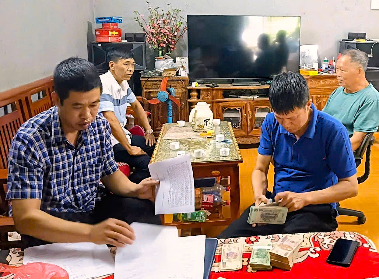 Xã Thanh Thủy chi trả tiền bồi thường, hỗ trợ cho các hộ dân dự án Nà La.
