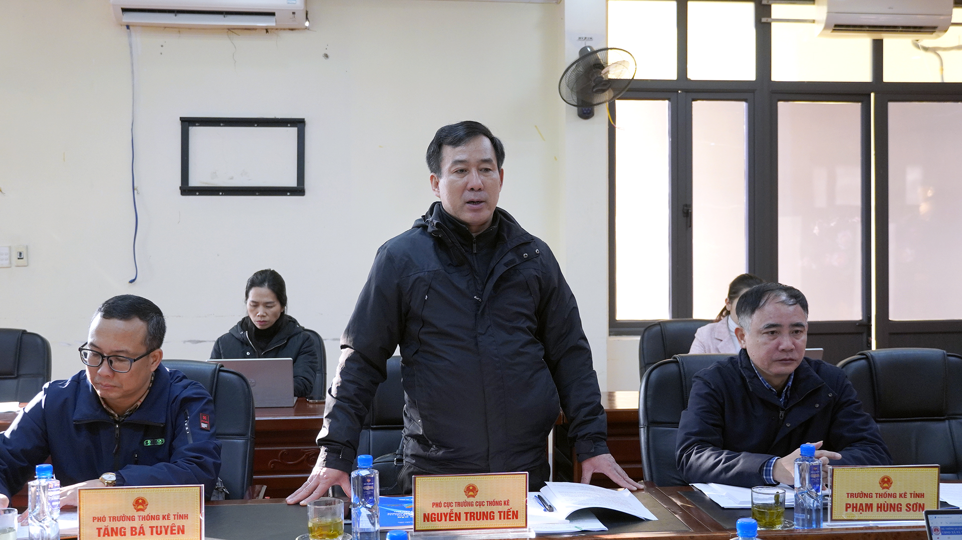 2. Đồng ch&iacute; Nguyễn Trung Tiến &ndash; Ph&oacute; Cục trưởng Cục Thống k&ecirc; ph&aacute;t biểu tại buổi l&agrave;m việc với x&atilde; P&agrave; Vầy Sủ.JPG