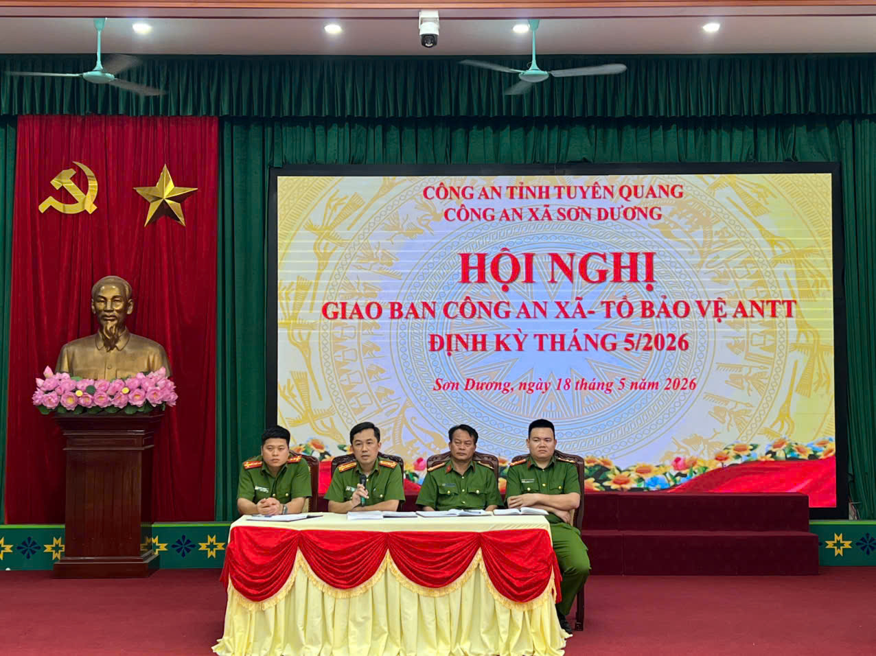 CÔNG AN XÃ SƠN DƯƠNG TỔ CHỨC HỘI NGHỊ GIAO BAN ĐỊNH KỲ TỔ BẢO VỆ ANTT TRÊN ĐỊA BÀN THÁNG 5/2026