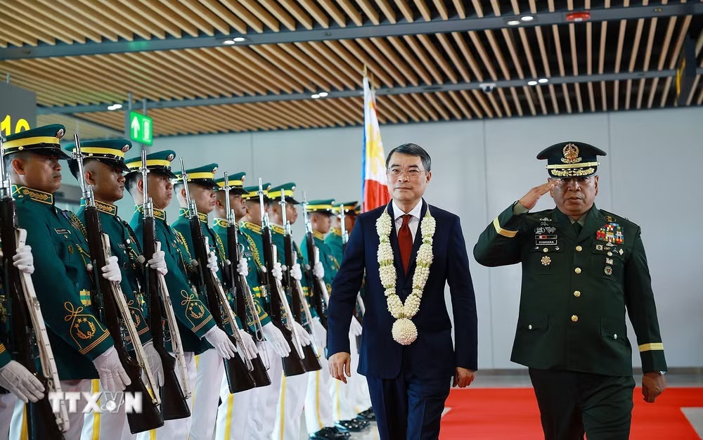 Thủ tướng Lê Minh Hưng đến Philippines dự Hội nghị Cấp cao ASEAN lần thứ 48