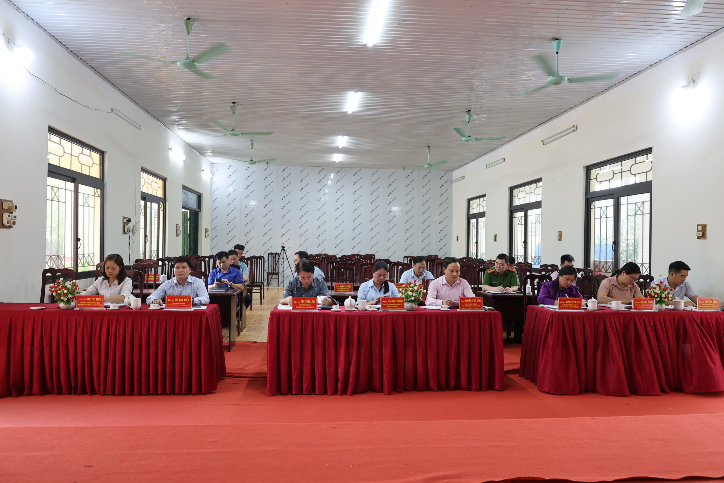 Chiều ngày 30/3/2026, tại Nhà văn hóa xã thôn Tống Pu, UBND xã Bình An đã tổ chức Hội nghị công bố Quyết định thành lập Ban đại diện Hội đồng quản trị Ngân hàng Chính sách xã hội xã Bình An và triển khai phiên họp lần thứ nhất năm 2026.