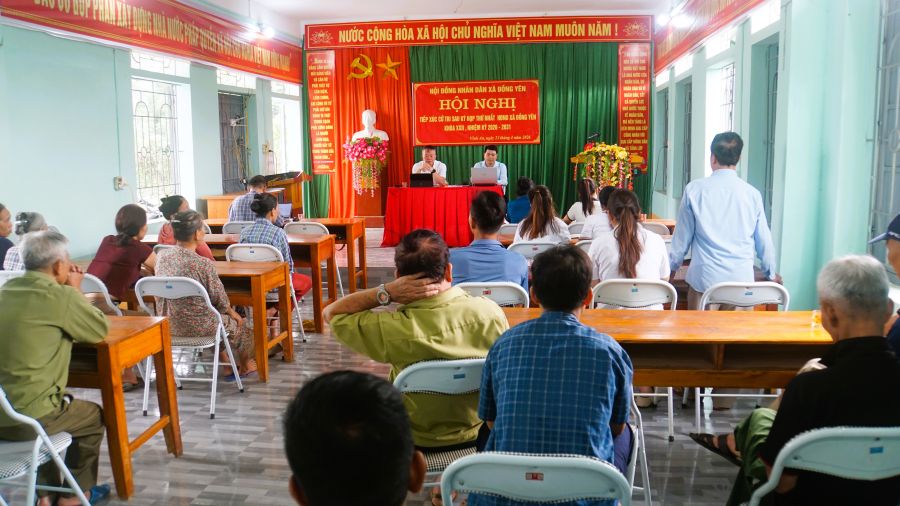 Chủ tịch HĐND xã Đồng Yên Phạm Hồng Thanh tiếp xúc cử tri tại thôn Vĩnh An