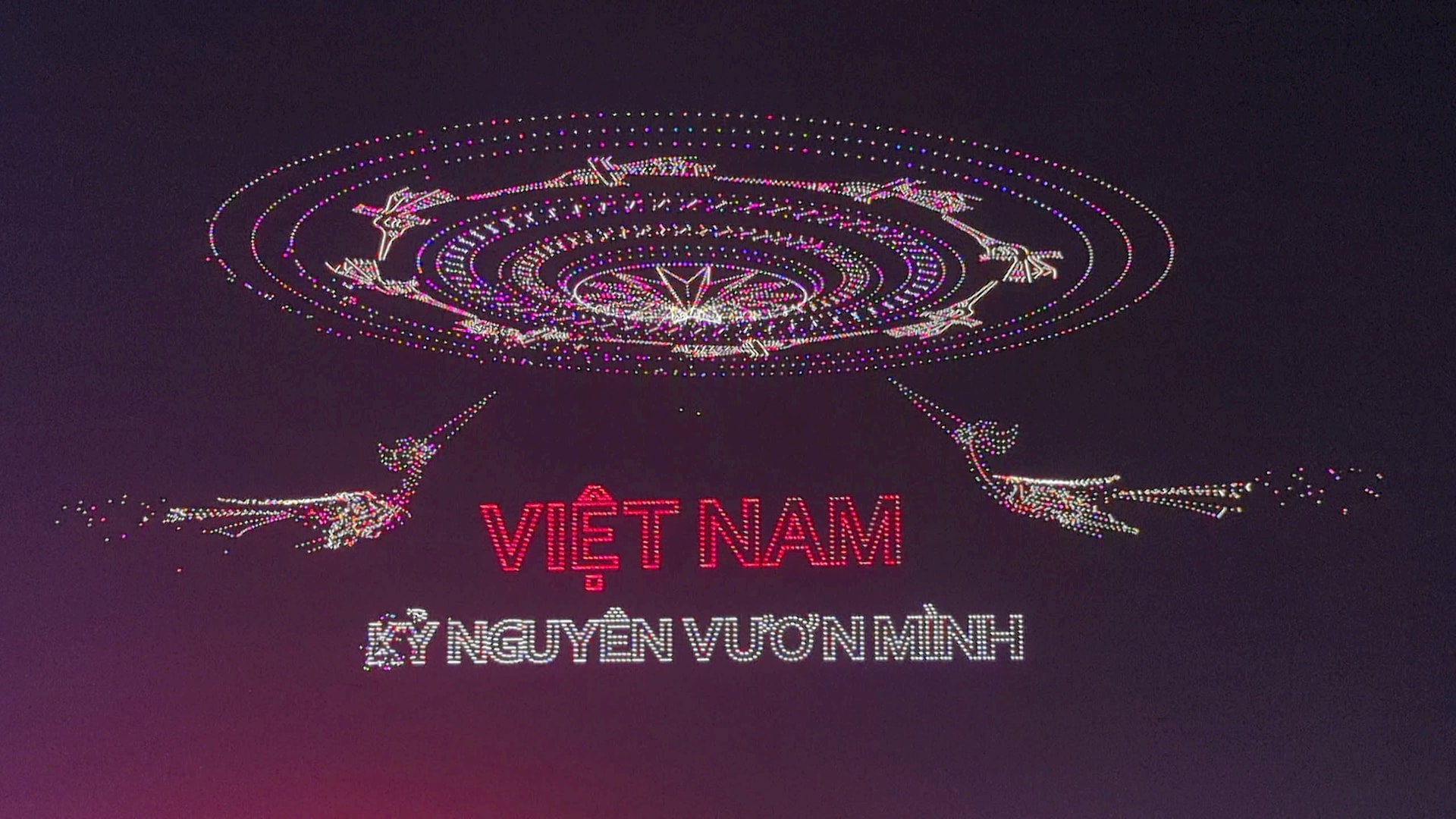 Cánh diều Việt Nam no gió: Vút lên!