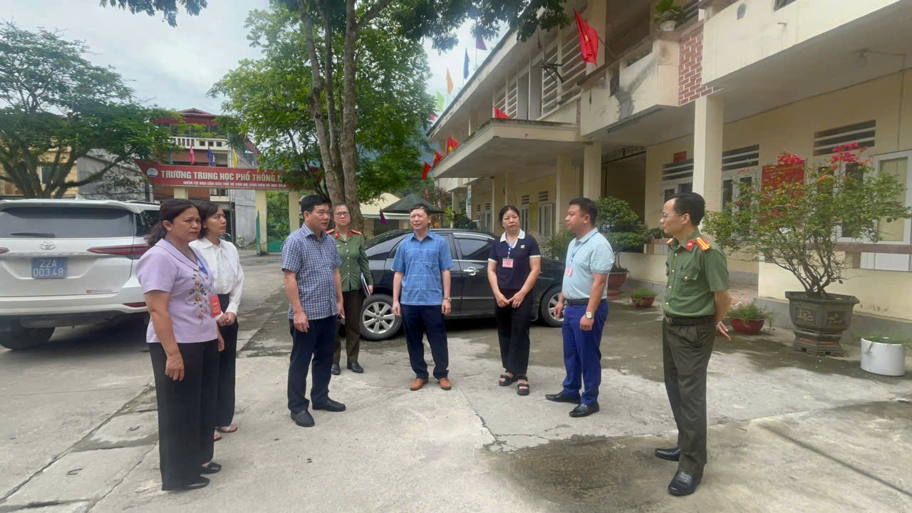 Ban chỉ đạo cấp tỉnh kỳ thi tốt nghiệp THPT kiểm tra tại điểm thi trường THPT Ngọc Hà