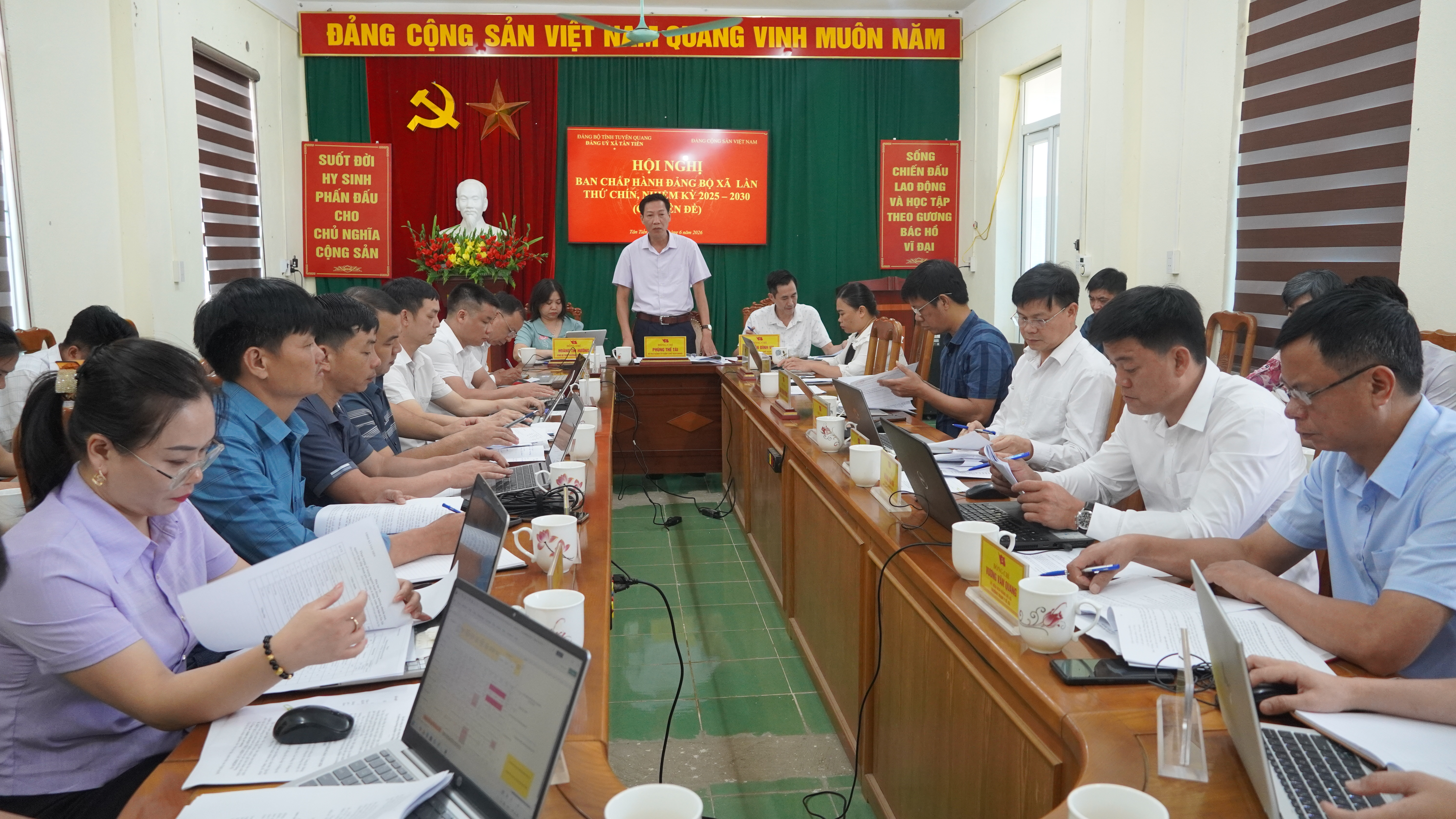 Đảng ủy xã Tân Tiến tổ chức hội nghị Ban Chấp Hành đảng bộ xã lần thứ chín (chuyên đề)