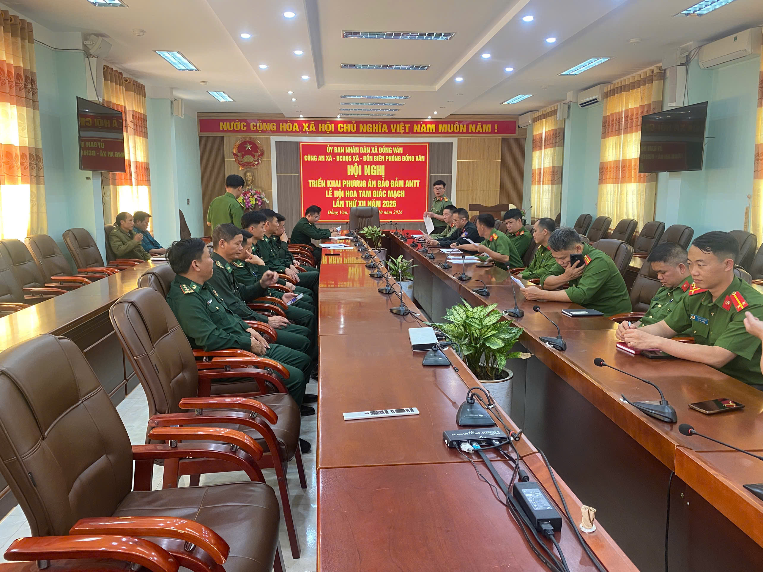 CÔNG AN XÃ ĐỒNG VĂN PHỐI HỢP BẢO ĐẢM AN NINH, TRẬT TỰ PHỤC VỤ LỄ HỘI HOA TAM GIÁC MẠCH NĂM 2026