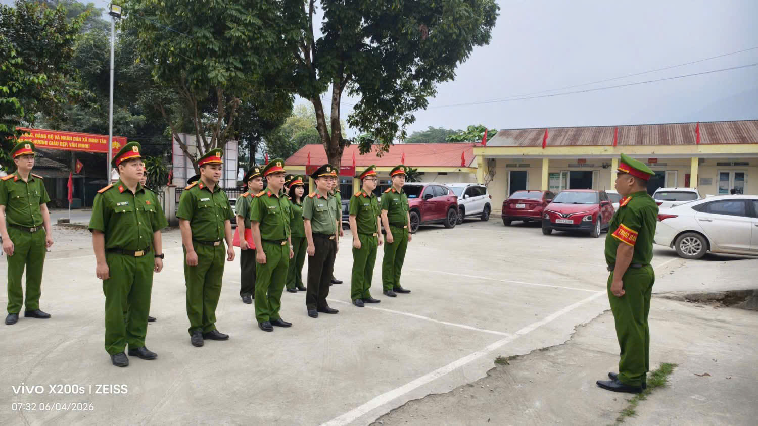 CÔNG AN XÃ MINH TÂN LONG TRỌNG TỔ CHỨC LỄ CHÀO CỜ ĐẦU THÁNG 4