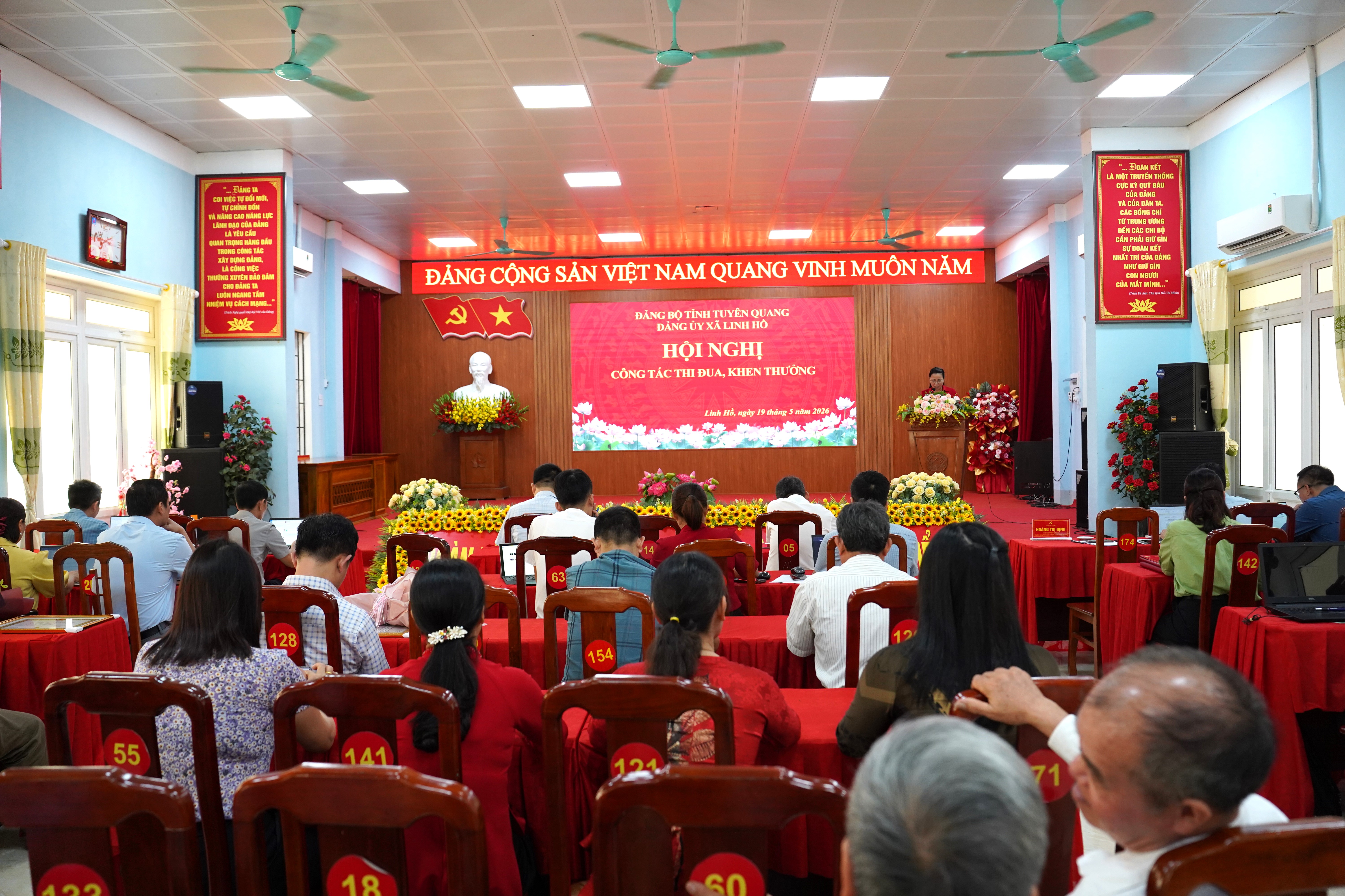 Trao tặng Bằng khen của Tỉnh uỷ Tuyên Quang cho đảng viên hoàn thành xuất sắc nhiệm vụ 05 năm liền (2021–2025)