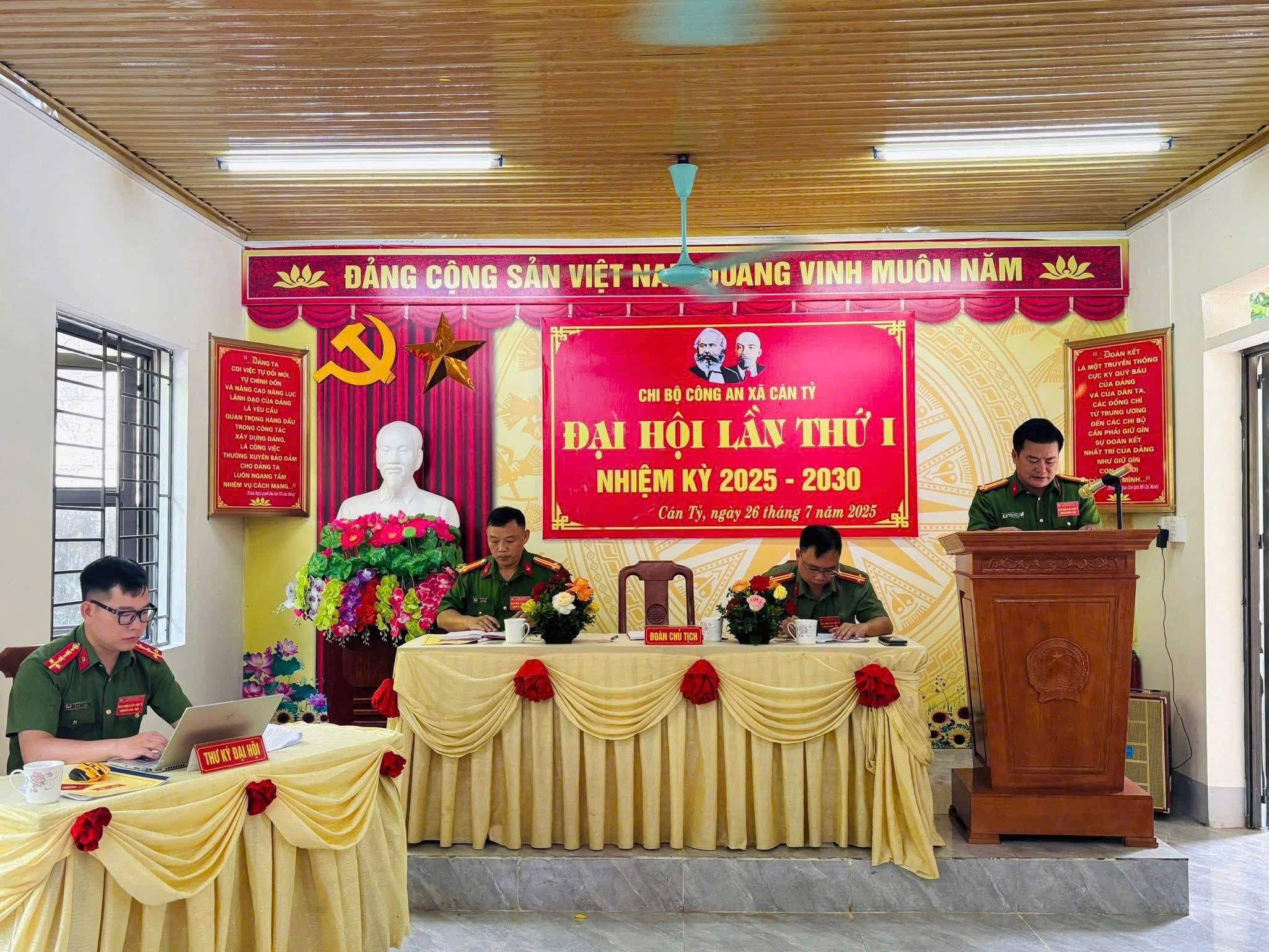 ĐẠI HỘI CHI BỘ CÔNG AN XÃ CÁN TỶ LẦN THỨ I, NHIỆM KỲ 2025 - 2030