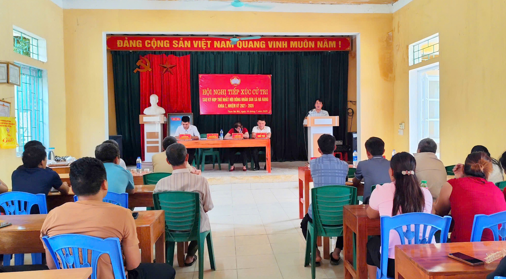 Tổ đại biểu số 1 HĐND xã tiếp xúc cử tri tại thôn Nà Mỏ