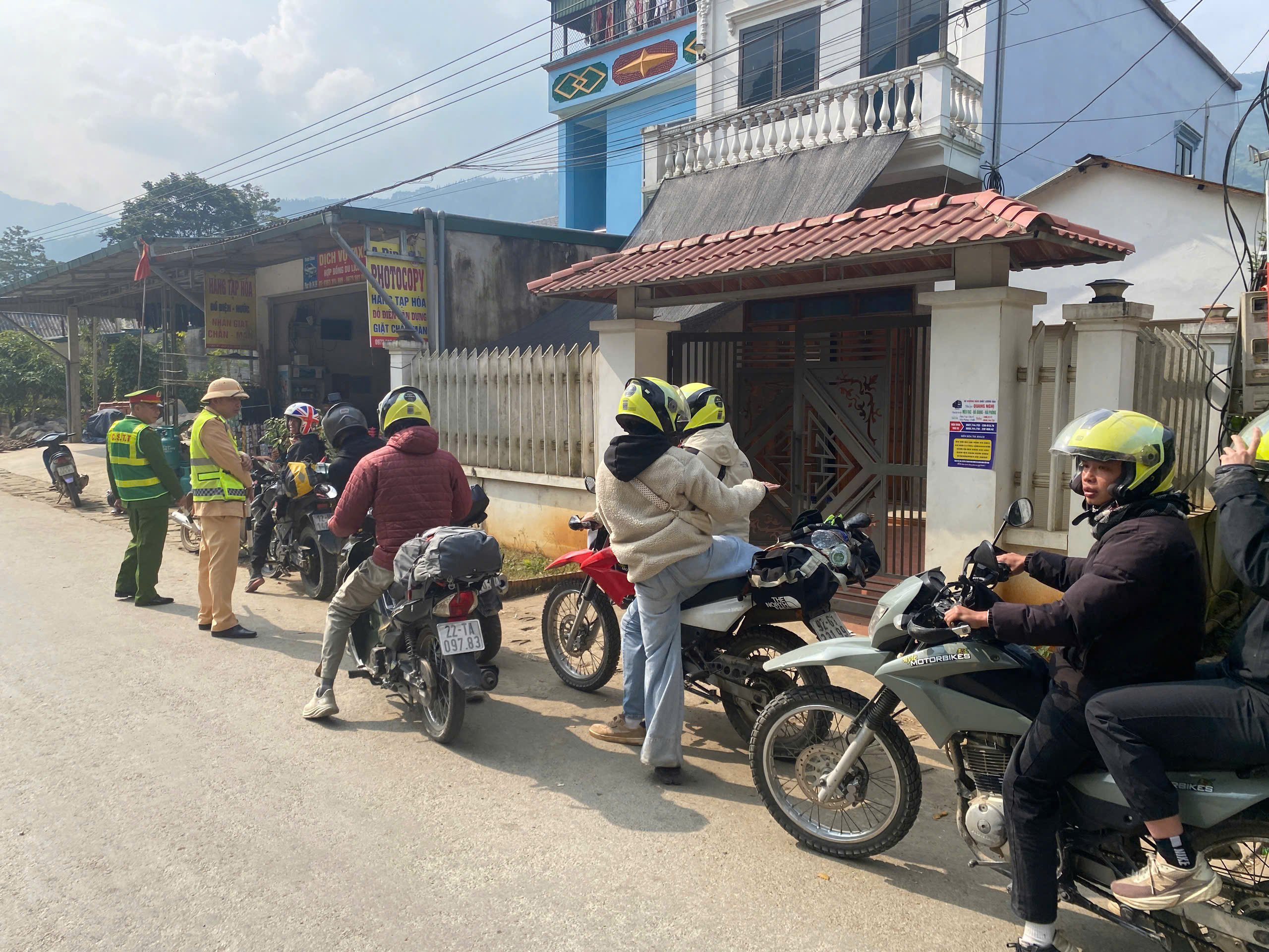 ĐẢM BẢO AN NINH TRẬT TỰ, AN TOÀN GIAO THÔNG TRÊN ĐỊA BÀN XÃ LÙNG TÁM