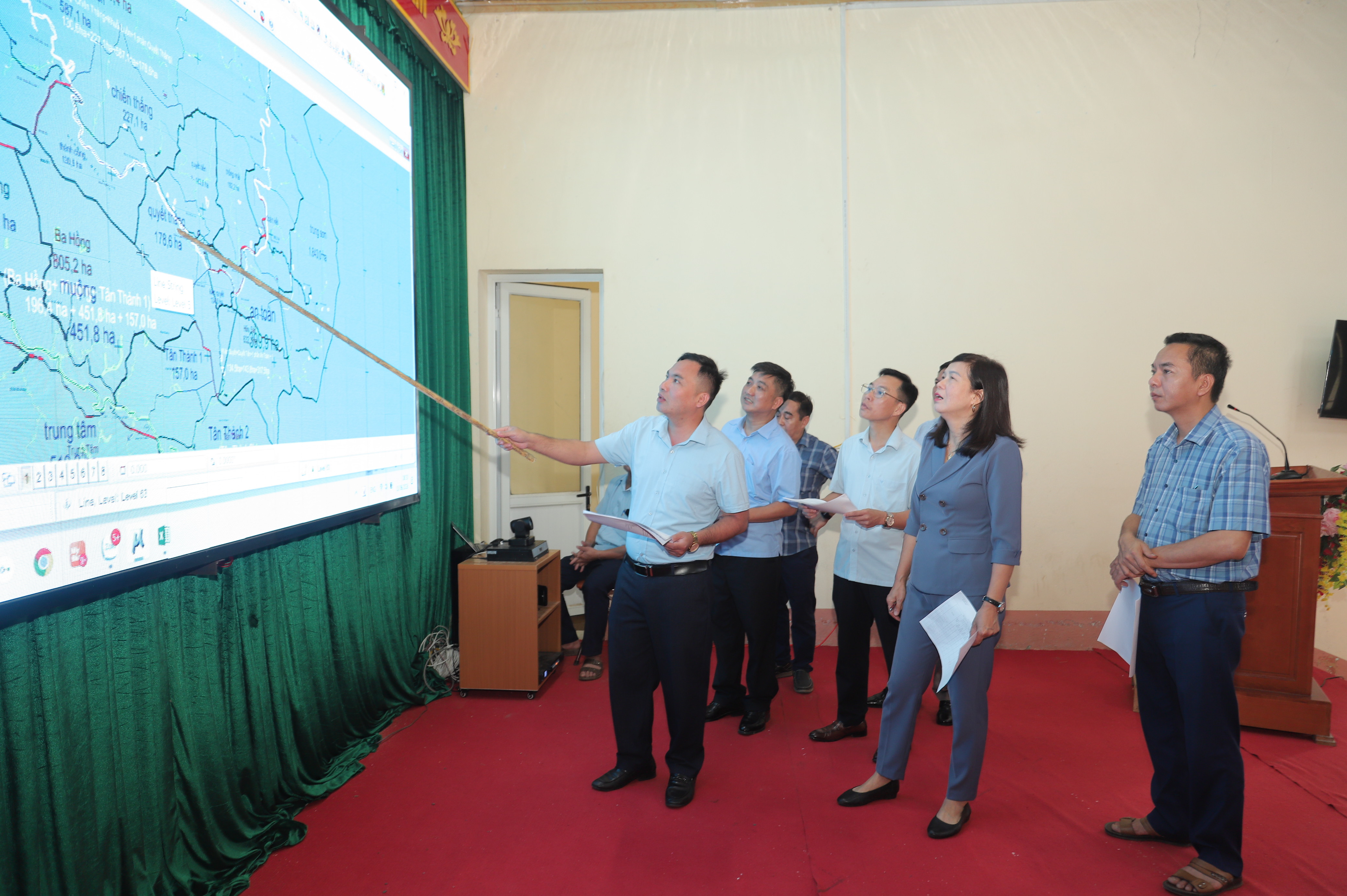 PHÓ CHỦ TỊCH HĐND TỈNH PHẠM THỊ MINH XUÂN LÀM VIỆC TẠI XÃ LIÊN HIỆP