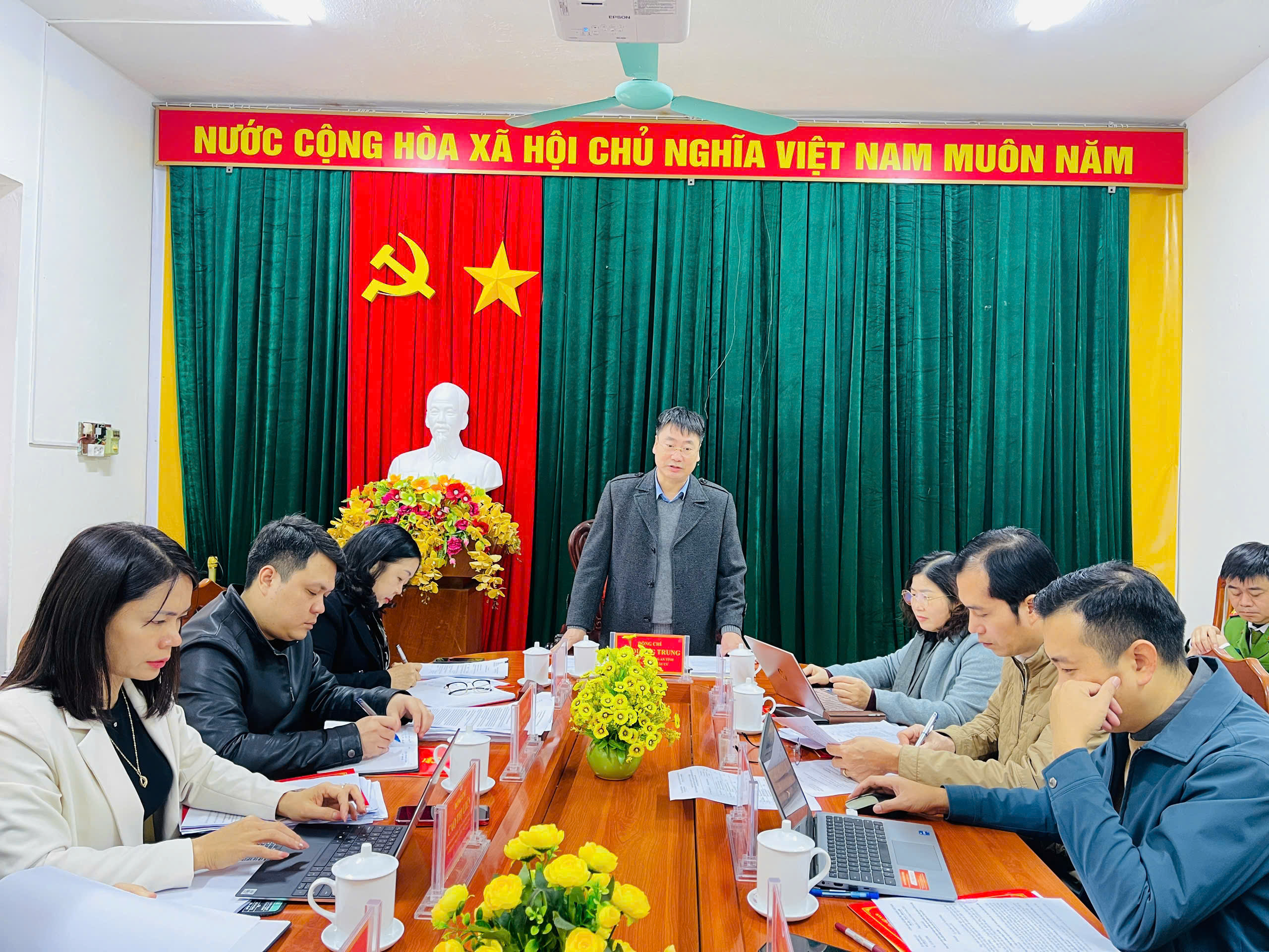 Đoàn công tác của tỉnh kiểm tra công tác chuẩn bị bầu cử tại xã Thuận Hòa