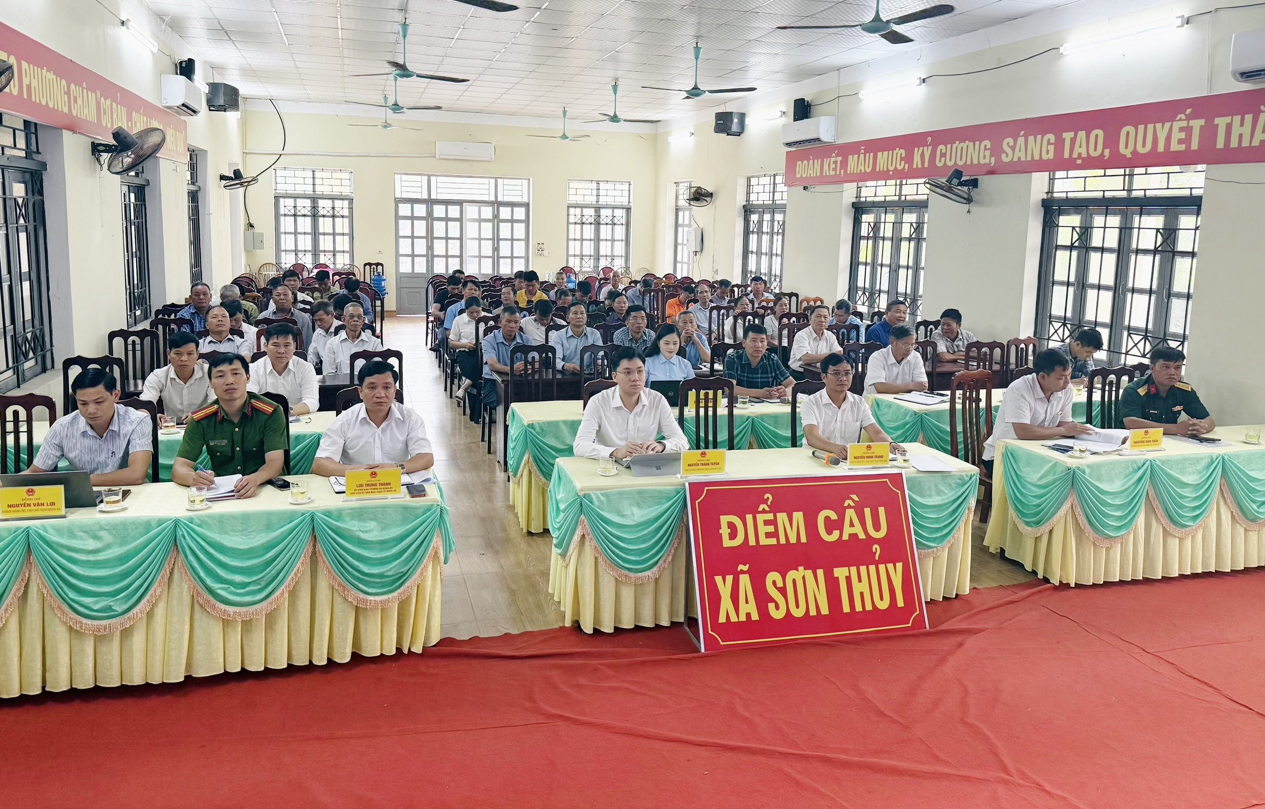 Chủ tịch HĐND tỉnh Nguyễn Văn Sơn tiếp xúc cử tri trước Kỳ họp thứ tư Hội đồng nhân dân tỉnh