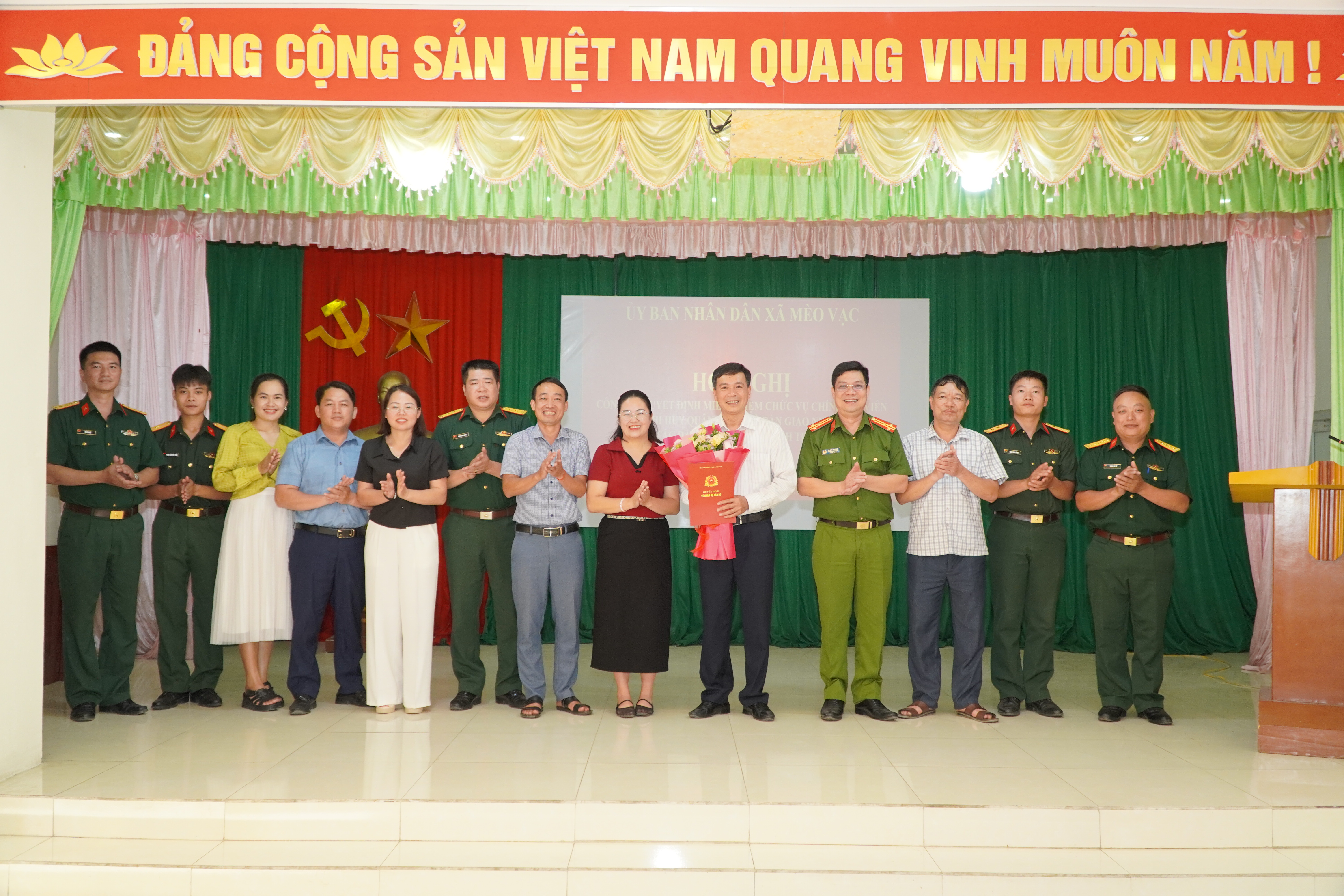 Xã Mèo Vạc công bố Quyết định miễn nhiệm chức vụ Chính trị viên Ban Chỉ huy Quân sự xã