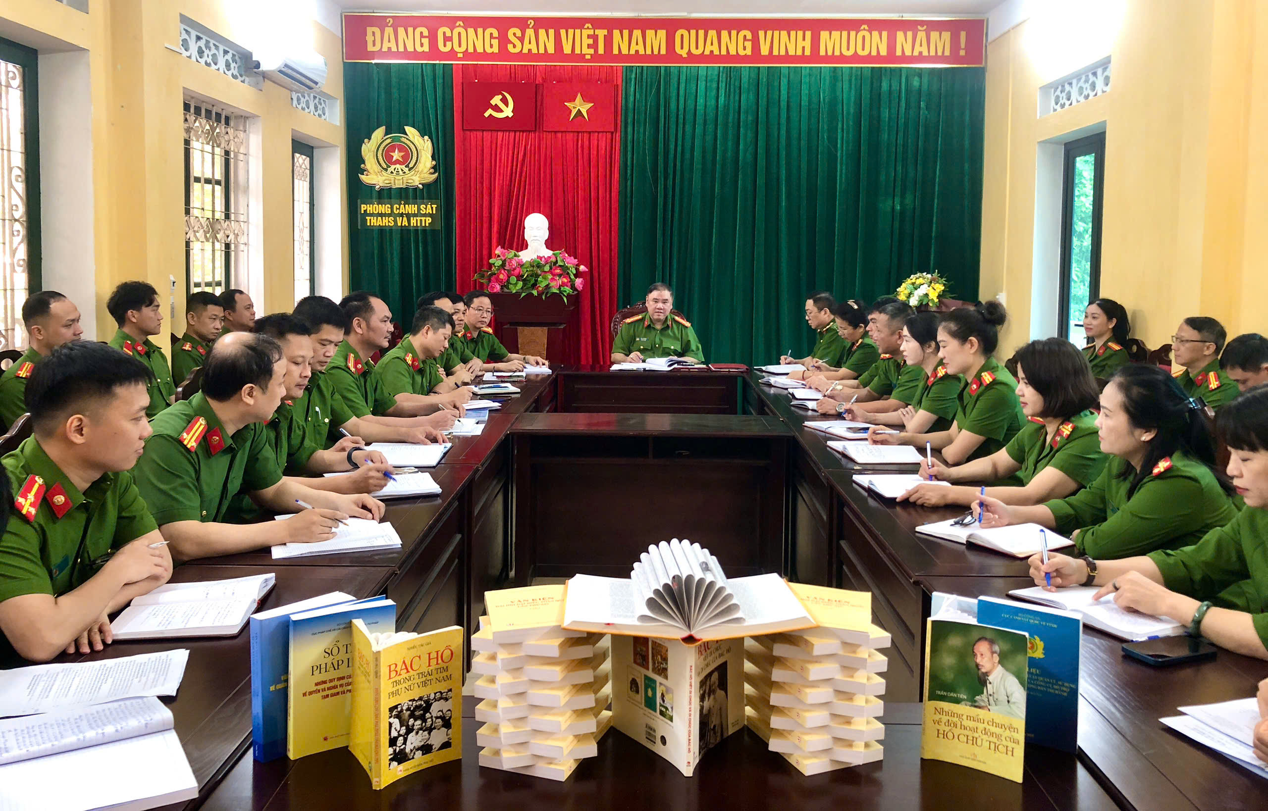 PHÁT HUY GIÁ TRỊ NGÀY SÁCH VÀ VĂN HÓA ĐỌC TRONG LỰC LƯỢNG CẢNH SÁT THI HÀNH ÁN HÌNH SỰ VÀ HỖ TRỢ TƯ PHÁP 