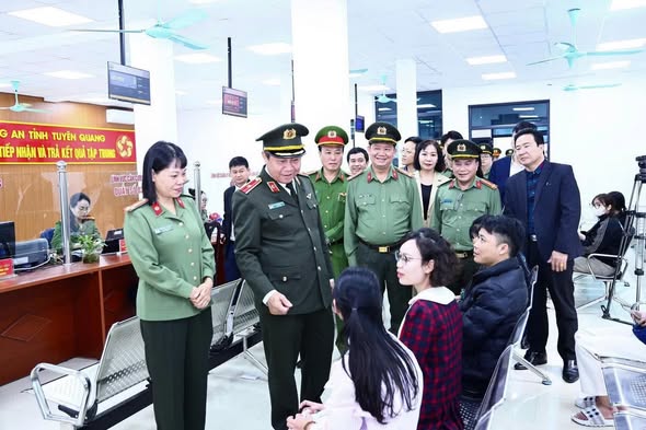 CÔNG AN TỈNH TUYÊN QUANG PHÁT HUY VAI TRÒ TIÊN PHONG, ĐỘT PHÁ ỨNG DỤNG KHOA HỌC CÔNG NGHỆ VÀ ĐỔI MỚI SÁNG TẠO TRONG BẢO ĐẢM AN NINH TRẬT TỰ