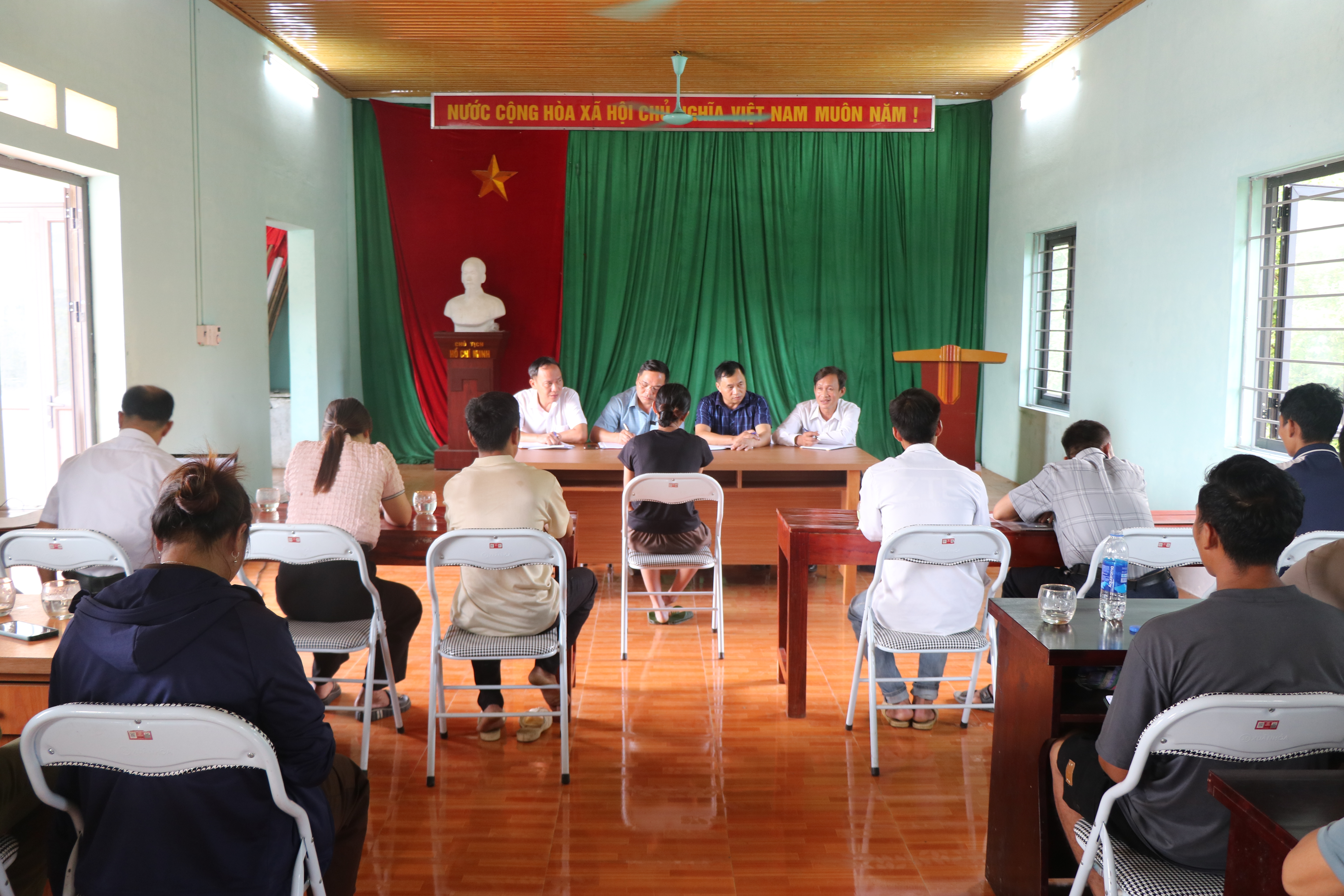 Tổ đại biểu HĐND xã tiếp công dân thôn Xuân Chiều, lắng nghe và giải quyết kiến nghị của Nhân dân
