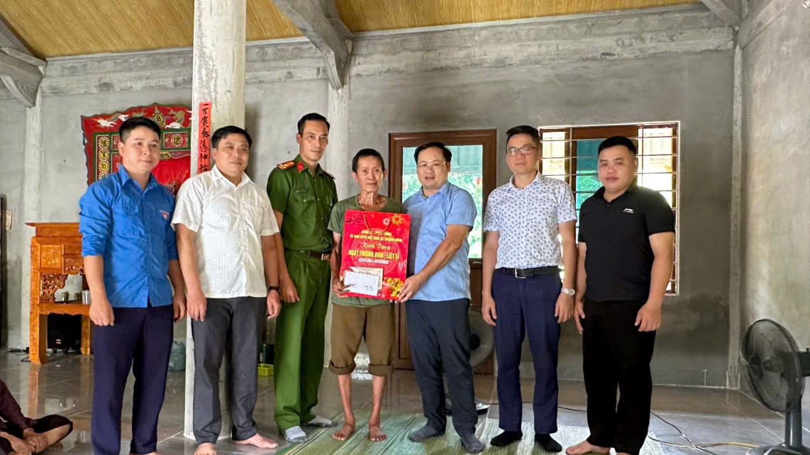 tang qu&agrave; hướng 3 mới chuẩn.jpg