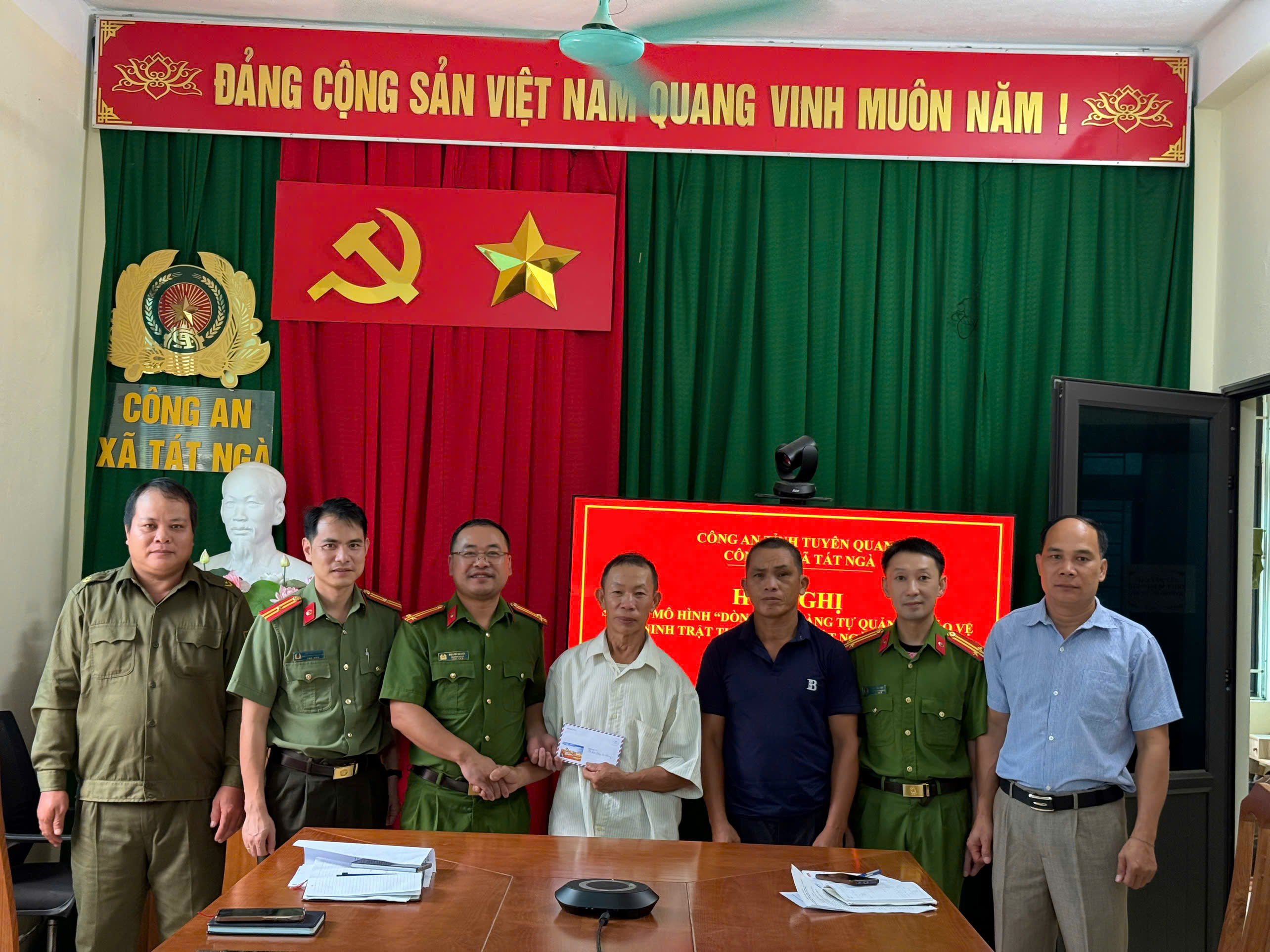 SƠ KẾT MÔ HÌNH “DÒNG HỌ HOÀNG TỰ QUẢN VỀ AN NINH, TRẬT TỰ, TỰ BẢO VỆ AN NINH, TRẬT TỰ”