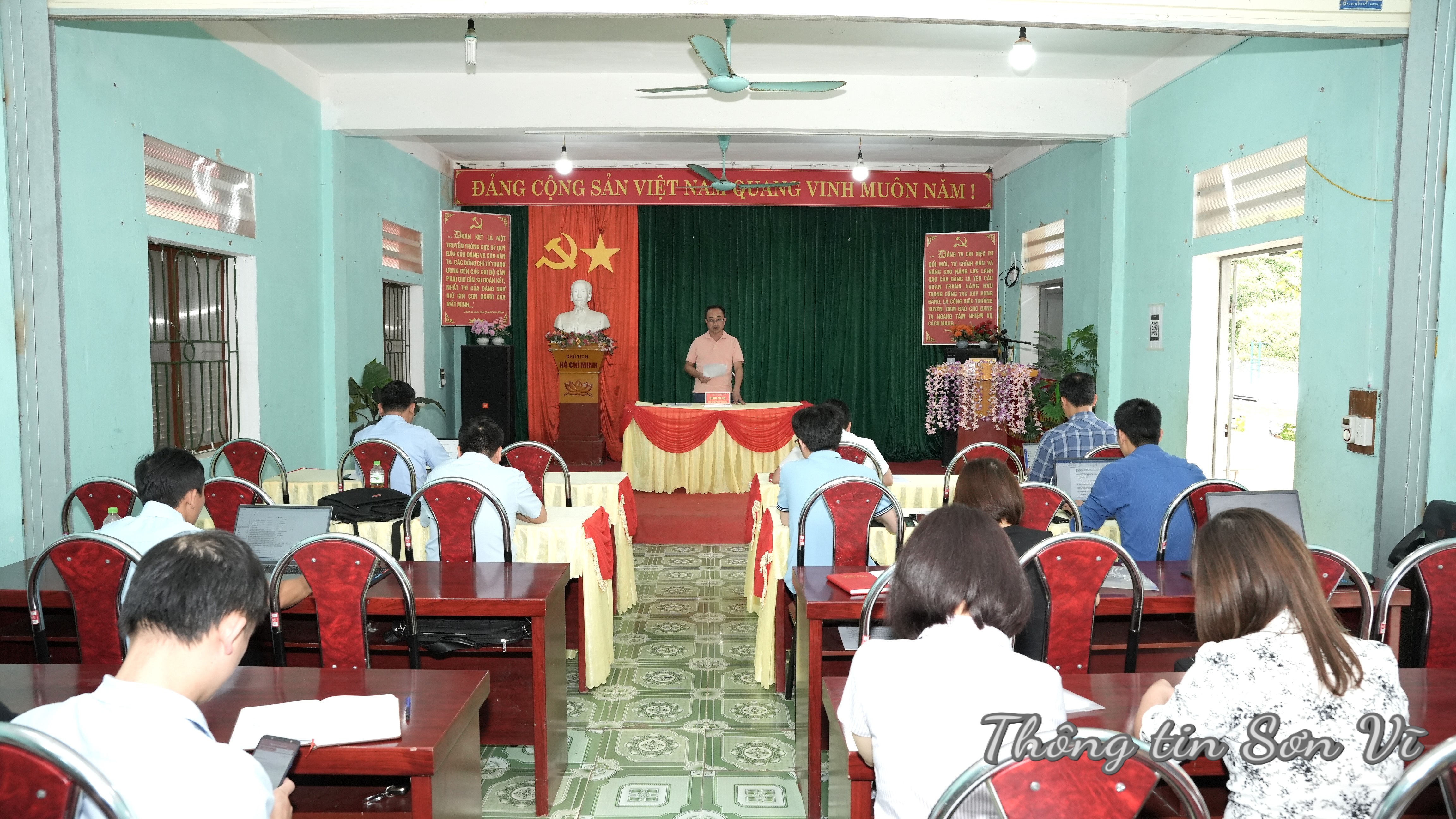 Chi bộ UBND xã Sơn Vĩ tổ chức sinh hoạt thường kỳ tháng 7