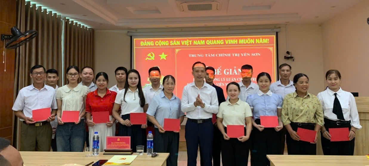 Bế giảng lớp bồi dưỡng lý luận chính trị dành cho đảng viên mới khóa 4, năm 2026 
