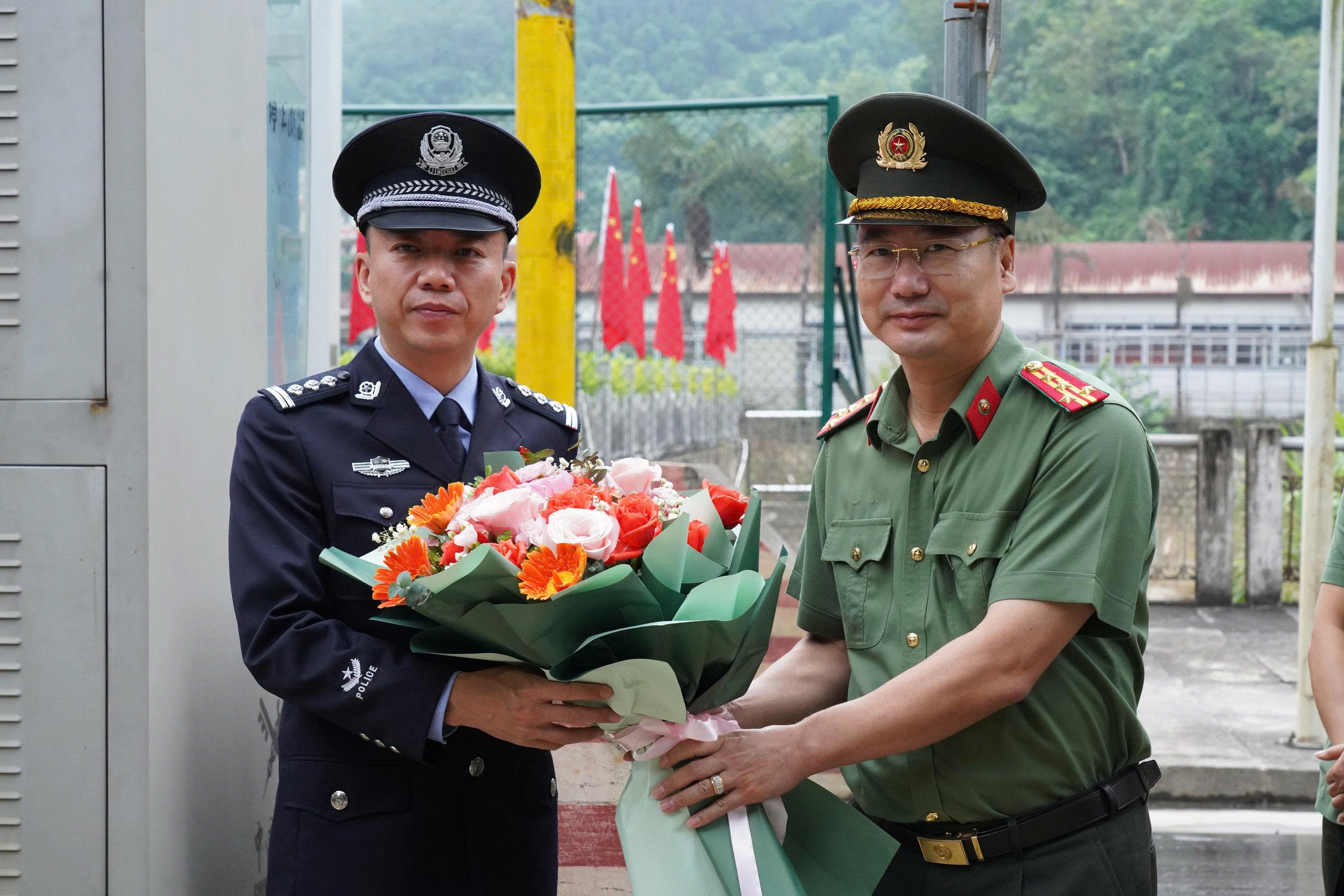 HỘI ĐÀM VỚI CÔNG AN CHÂU VĂN SƠN VỀ CÔNG TÁC ĐẤU TRANH, PHÒNG CHỐNG TỘI PHẠM 