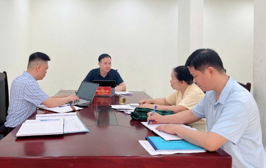 Bí thư Đảng ủy, Chủ tịch HĐND xã Phan Ngọc Hiệp tiếp công dân định kỳ