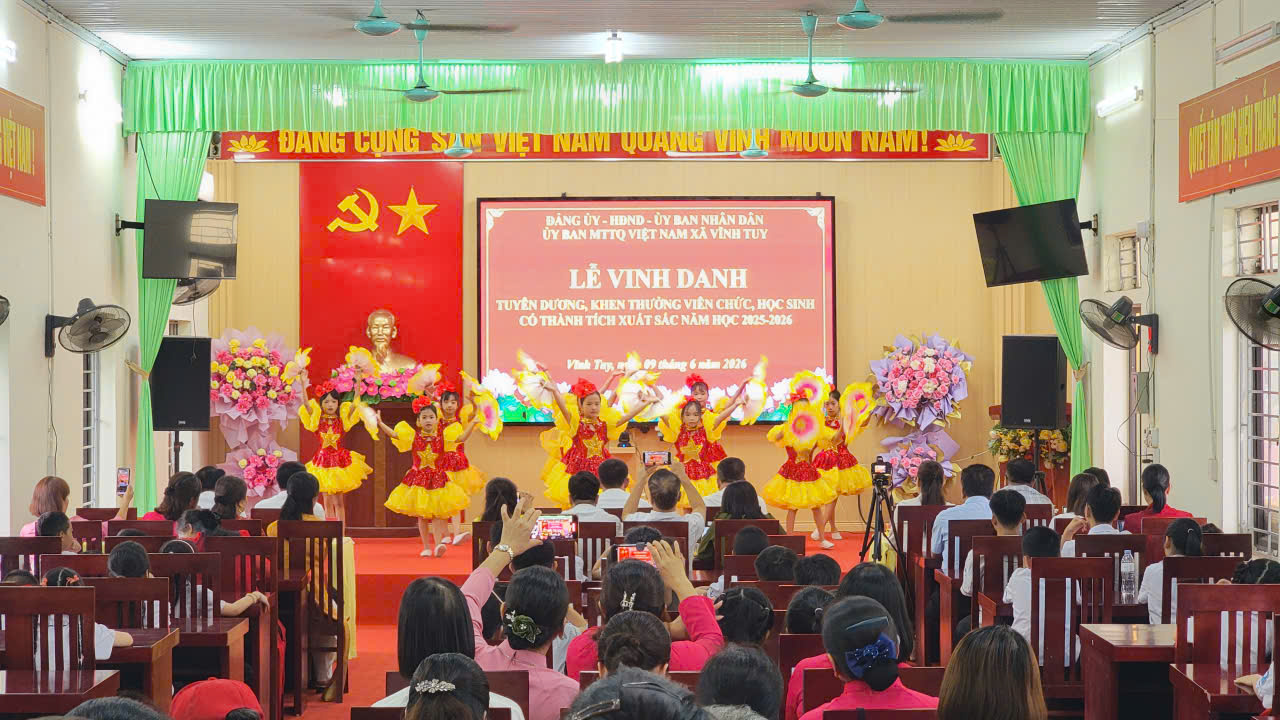 Vinh danh m&uacute;a.jpg
