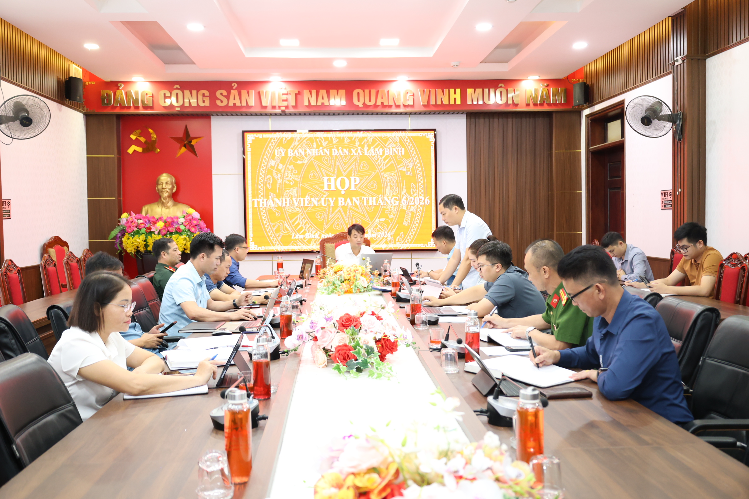 Họp thành viên Ủy ban nhân dân xã Lâm Bình tháng 6 năm 2026