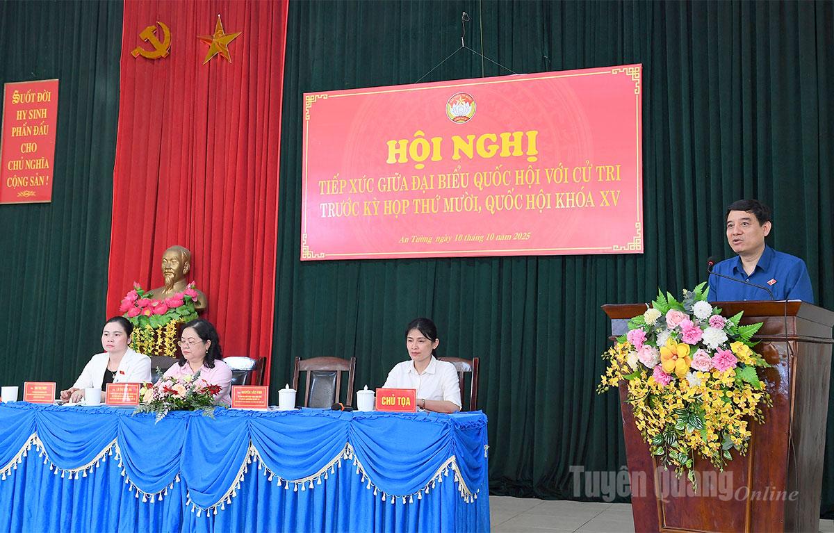Đồng chí Nguyễn Đắc Vinh tiếp xúc cử tri phường An Tường