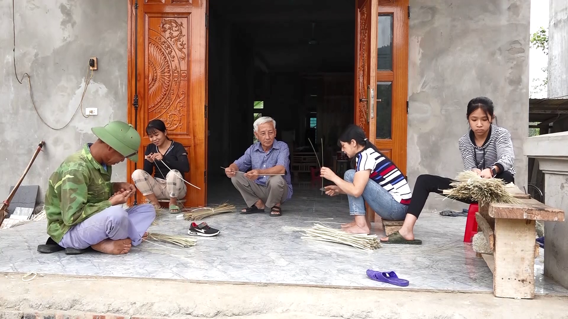 Phát huy vai trò của Người uy tín trong xây dựng nông thôn mới đô thị văn minh