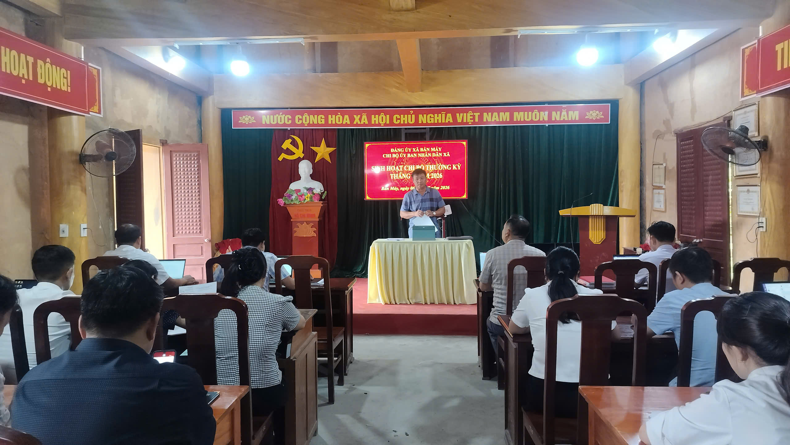 CHI BỘ UBND XÃ BẢN MÁY TỔ CHỨC SINH HOẠT THƯỜNG KỲ THÁNG 7 NĂM 2026