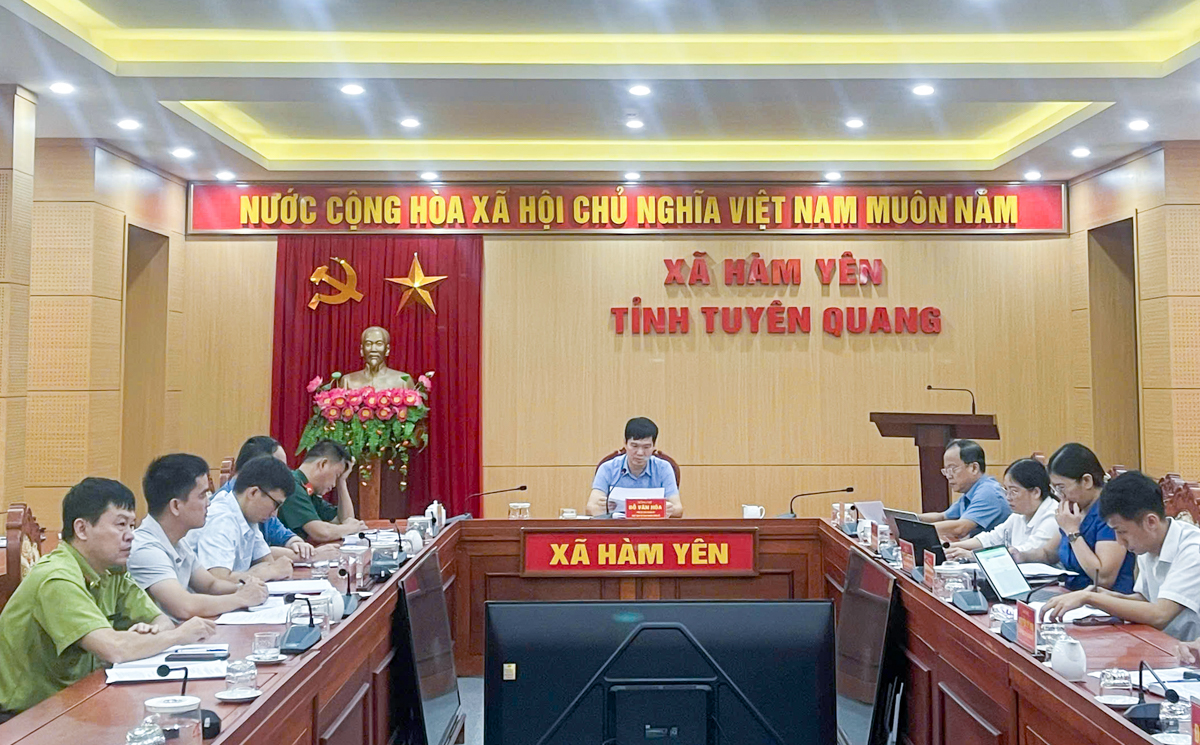 UBND xã Hàm Yên họp giao ban tháng 8, triển khai nhiệm vụ tháng 9 và chuyên đề xây dựng nông thôn mới