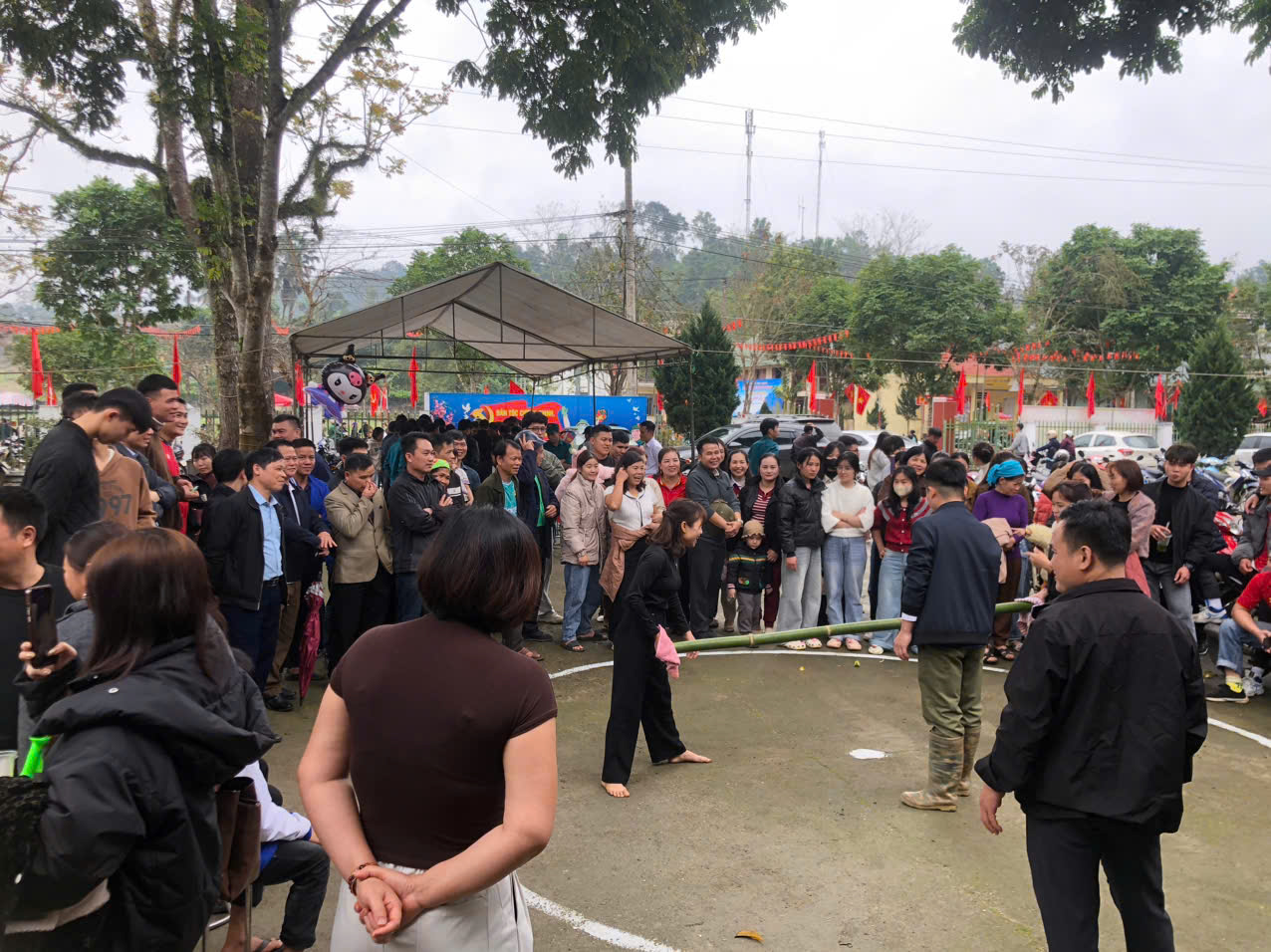 c&aacute;c tr&ograve; chơi d&acirc;n d&acirc;n.jpg